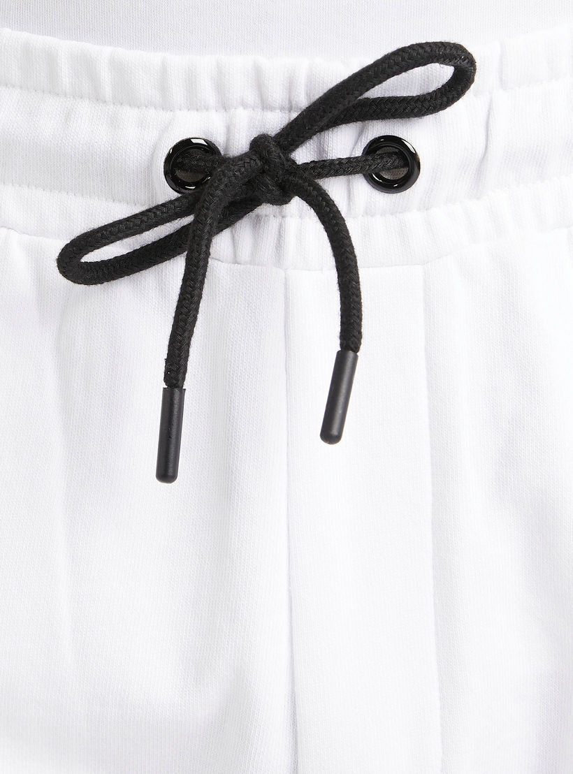 شورت برباط إغلاق وجيوب وطبعات من كابا-men-clothing-sportswearandactivewear-bottoms-image-4