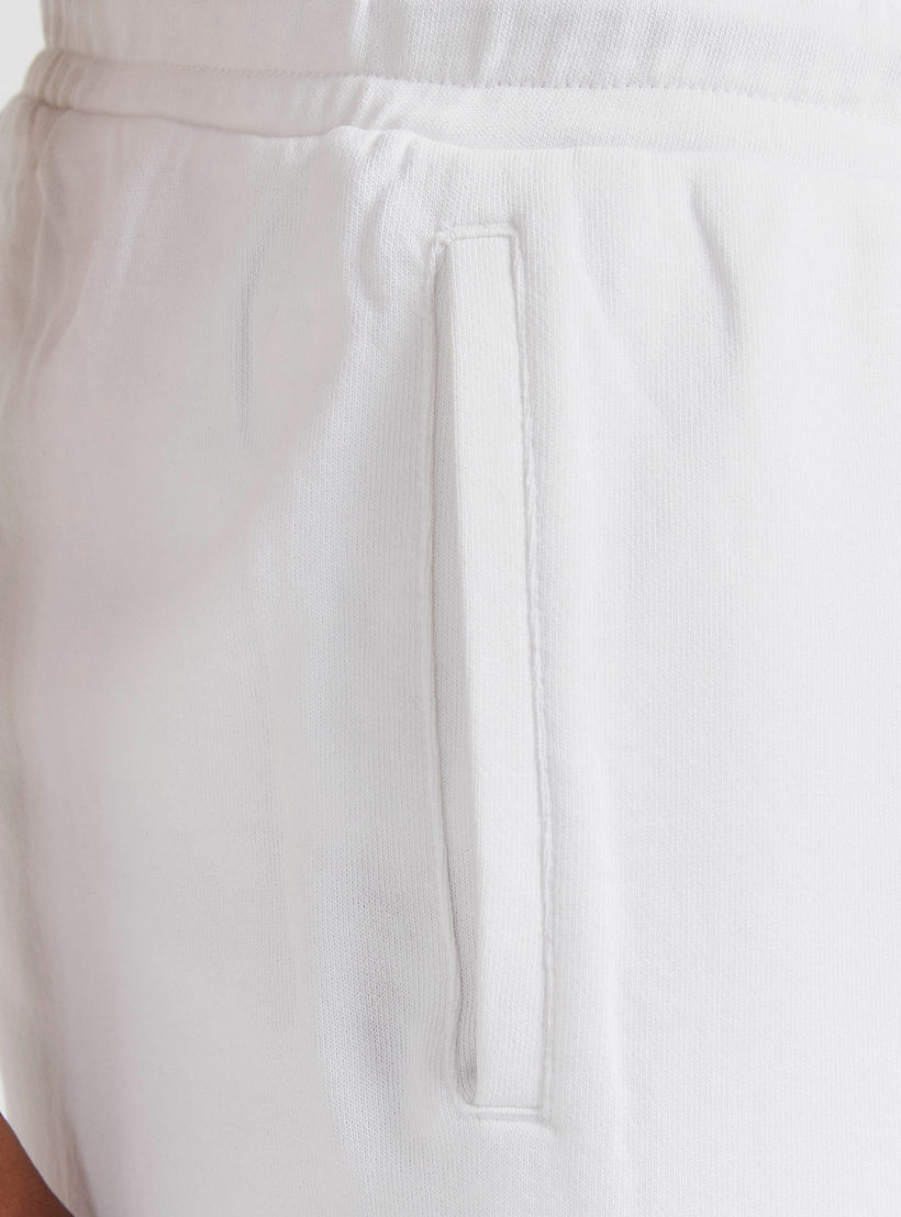 شورت برباط إغلاق وجيوب وطبعات من كابا-men-clothing-sportswearandactivewear-bottoms-image-1