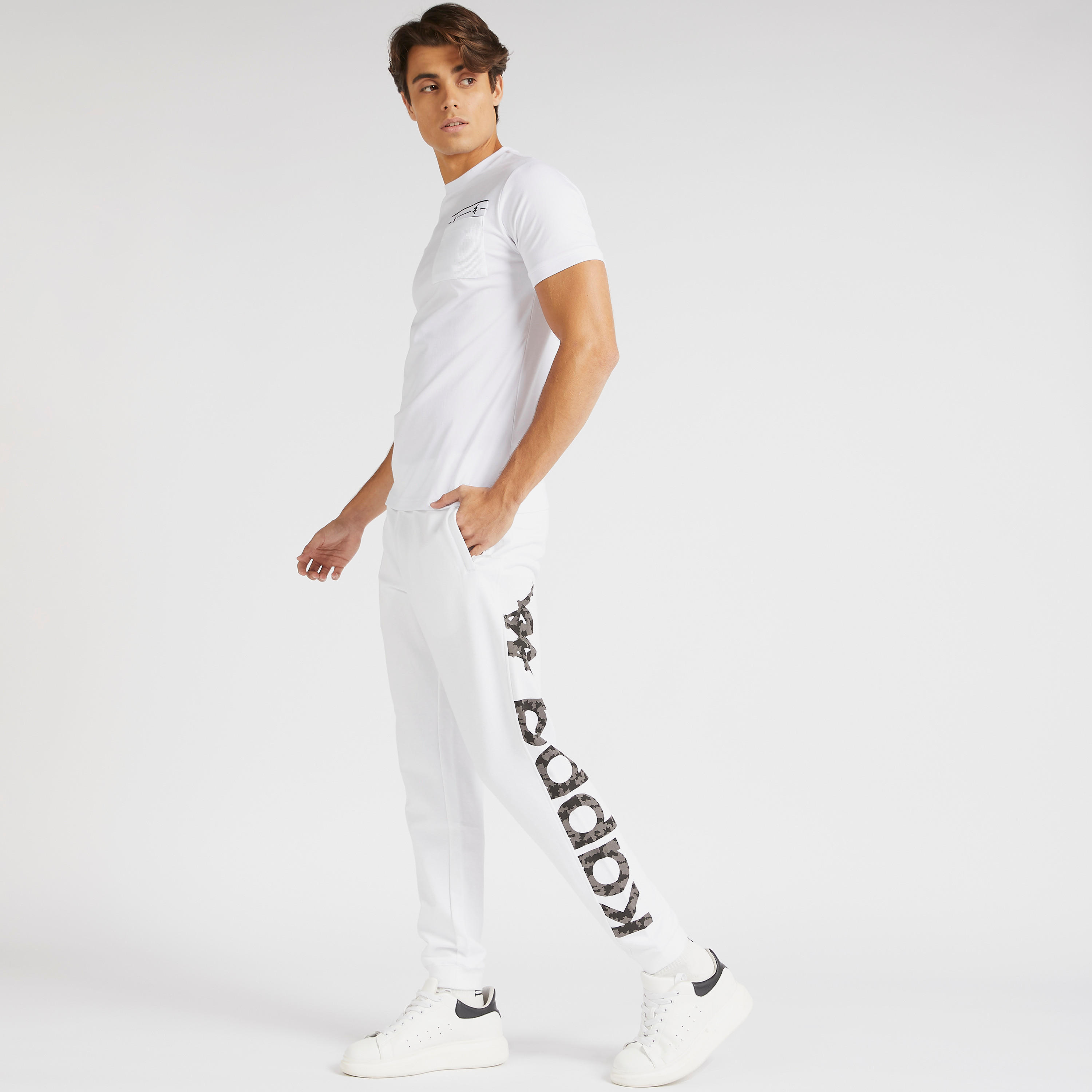 بنطلون رياضي برباط إغلاق وطبعات من كابا-men-clothing-sportswearandactivewear-tracksuits-image-3