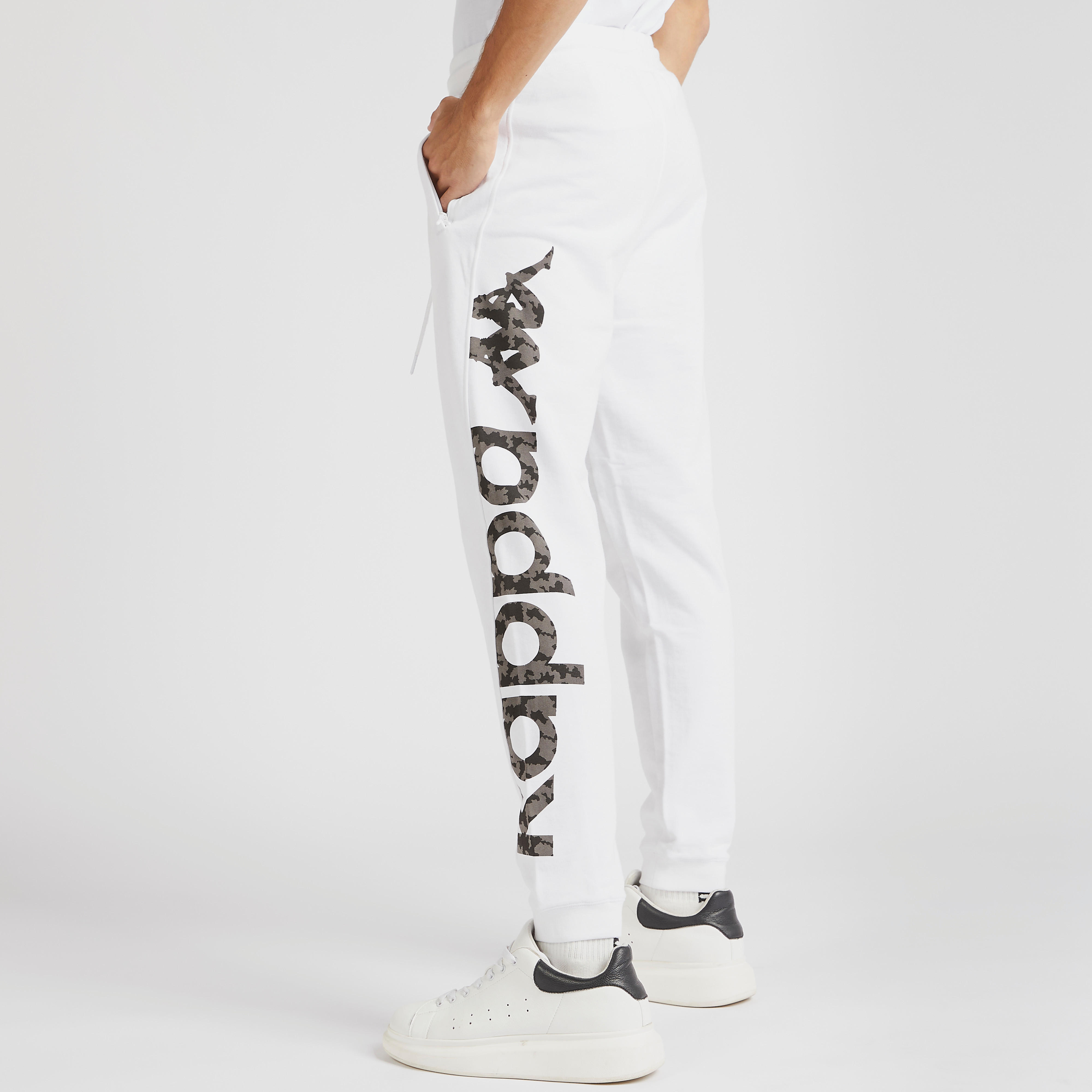 بنطلون رياضي برباط إغلاق وطبعات من كابا-men-clothing-sportswearandactivewear-tracksuits-image-1