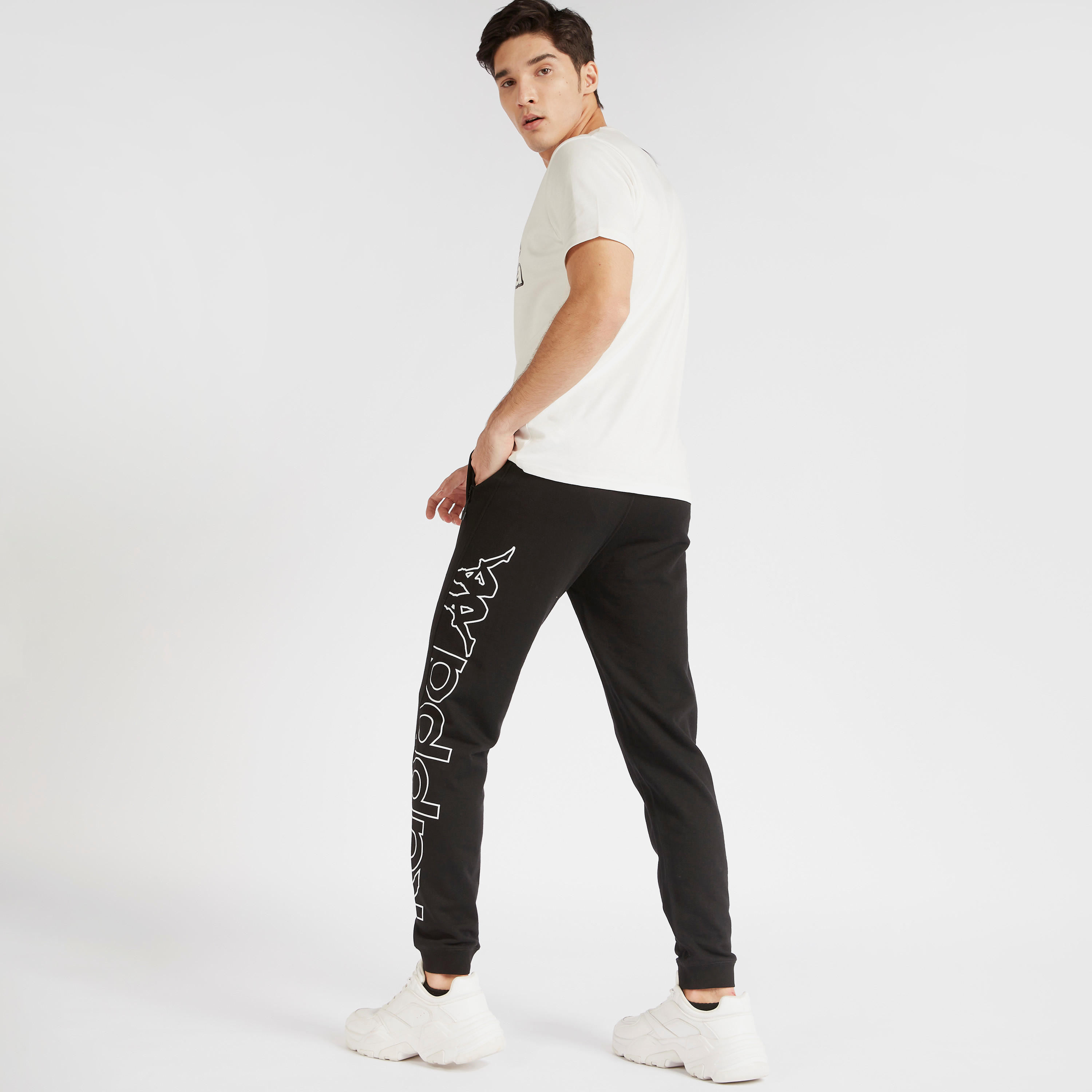 بنطلون رياضي برباط وجيوب وطبعات من كابا-men-clothing-sportswearandactivewear-tracksuits-image-3