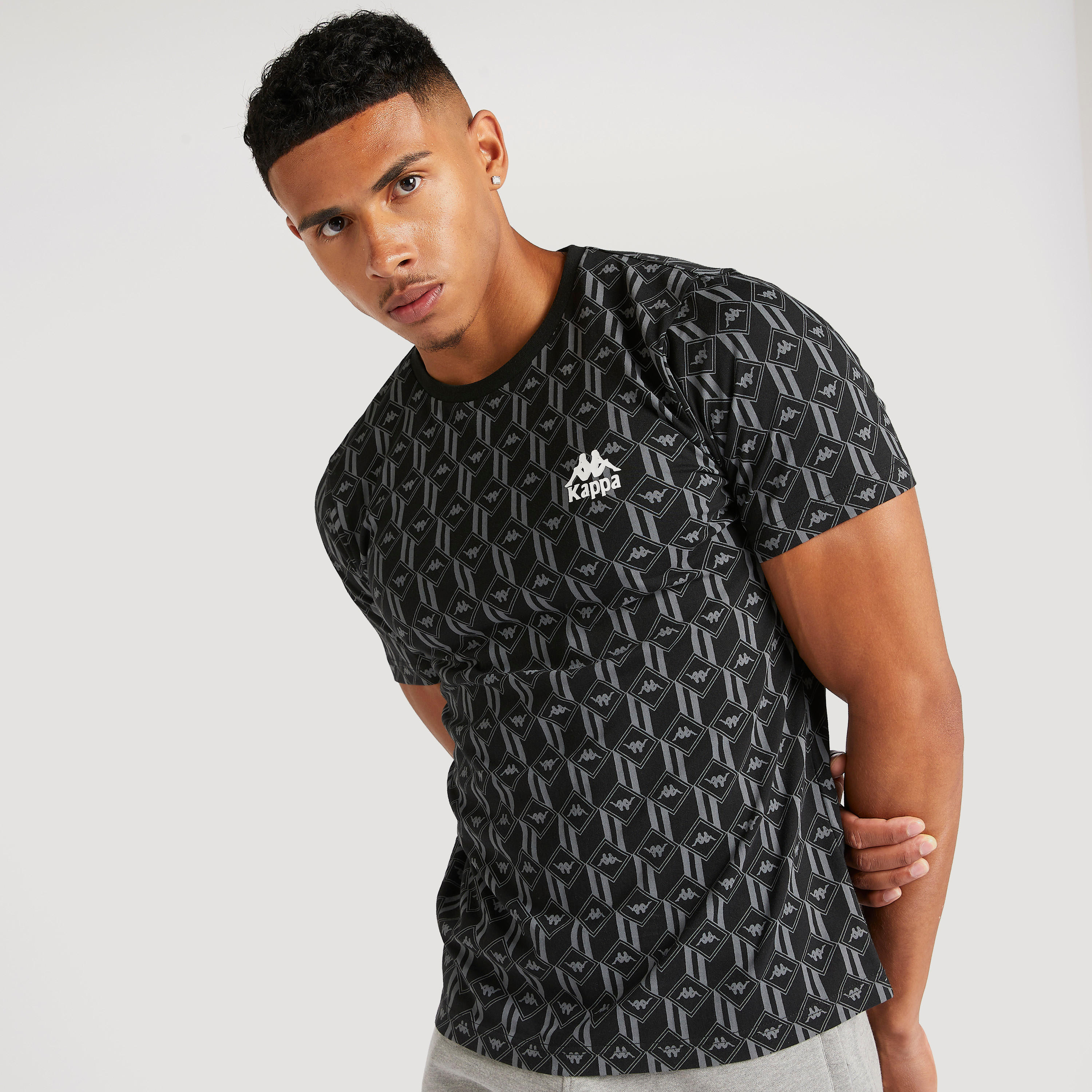 تيشيرت بطبعات وياقة ضيّقة وأكمام قصيرة من كابا-men-clothing-sportswearandactivewear-tshirtsandpolos-image-1