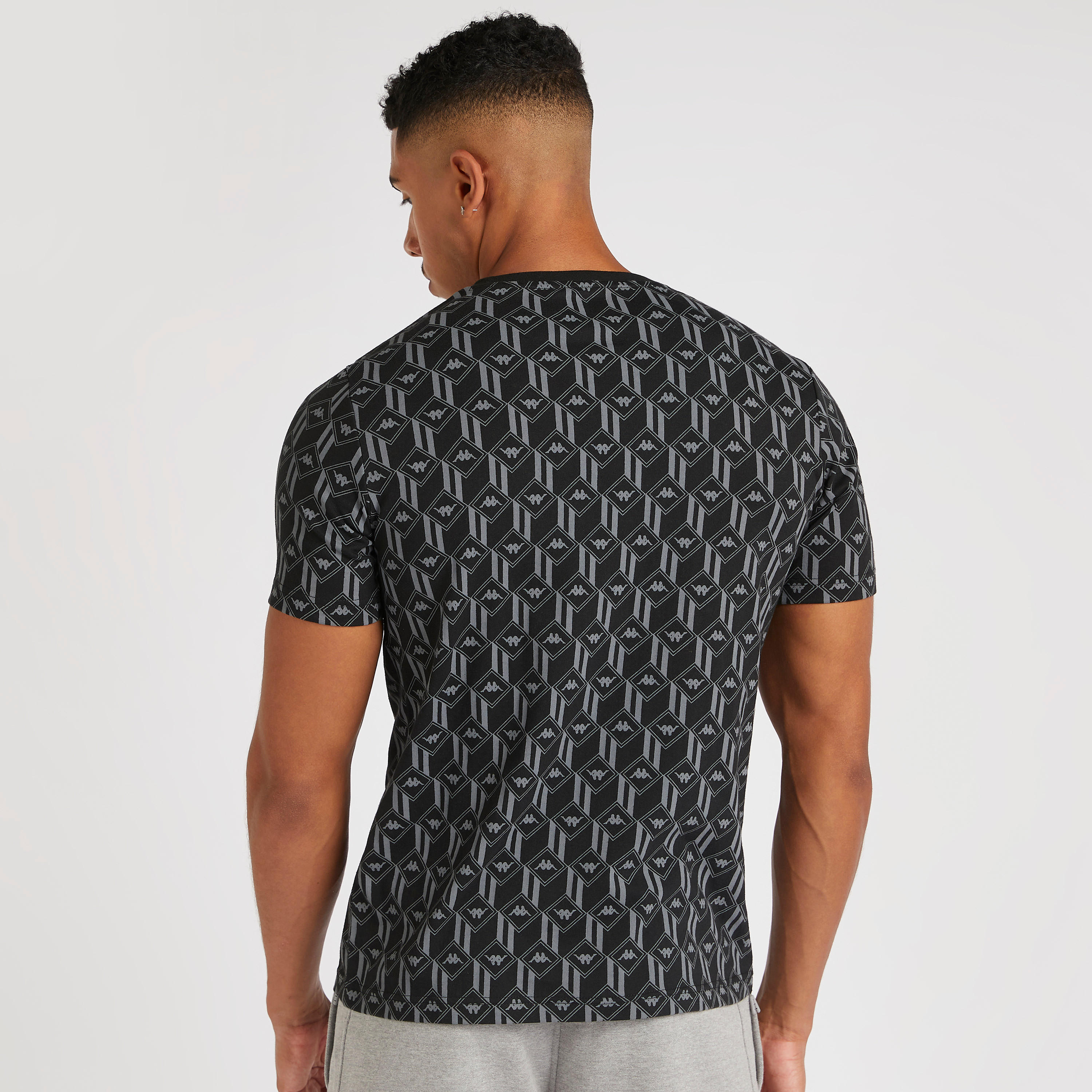 تيشيرت بطبعات وياقة ضيّقة وأكمام قصيرة من كابا-men-clothing-sportswearandactivewear-tshirtsandpolos-image-4
