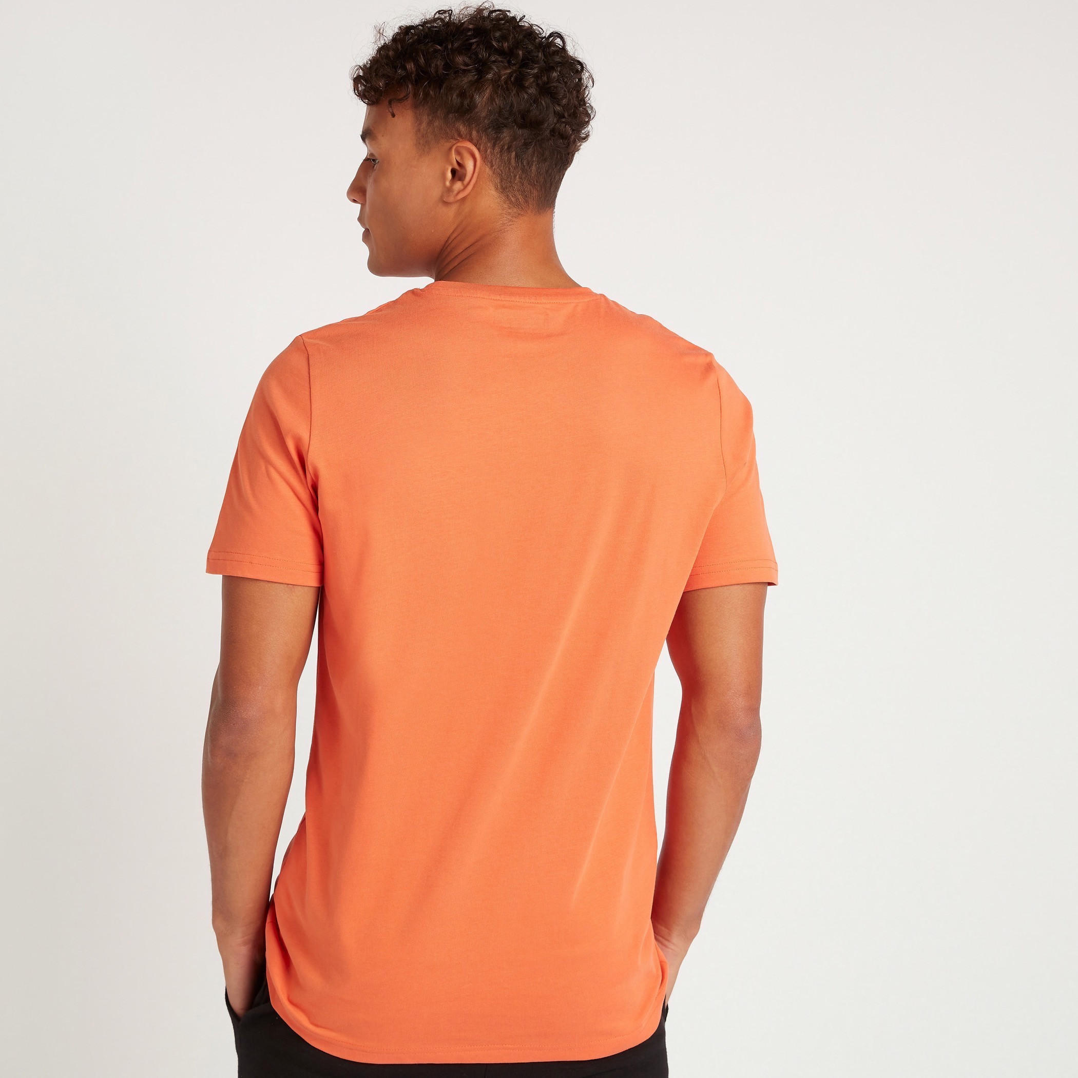 تيشيرت جيرسي بأكمام قصيرة وطبعات من كابا-men-clothing-sportswearandactivewear-tshirtsandpolos-image-4