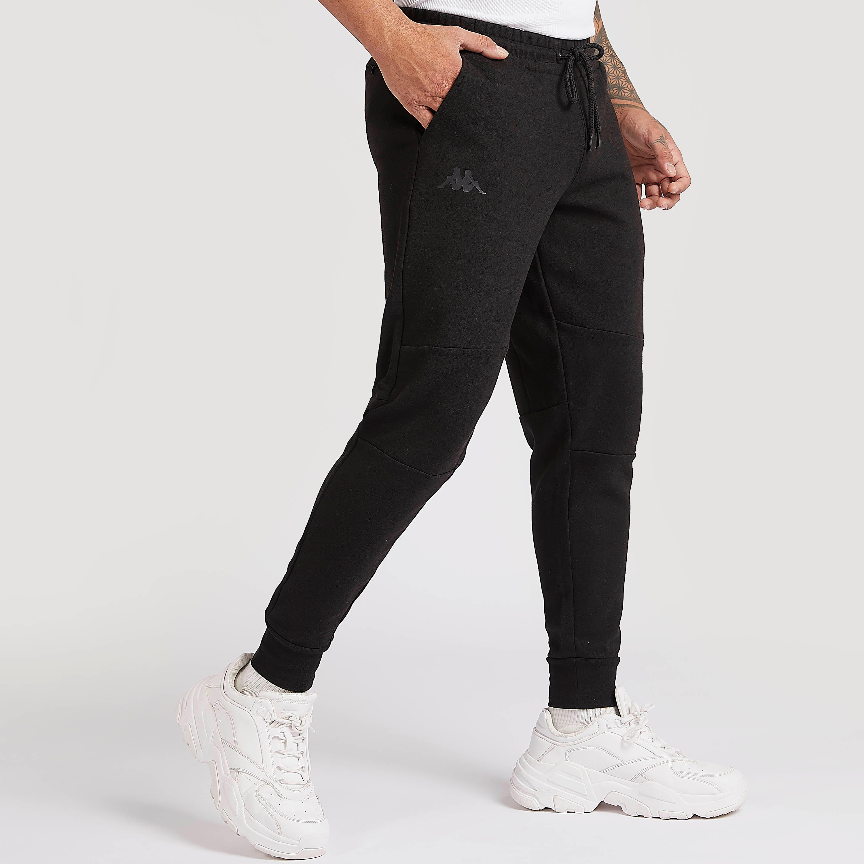بنطلون رياضي سادة بجيوب بسحاب من كابا-men-clothing-sportswearandactivewear-tracksuits-image-4