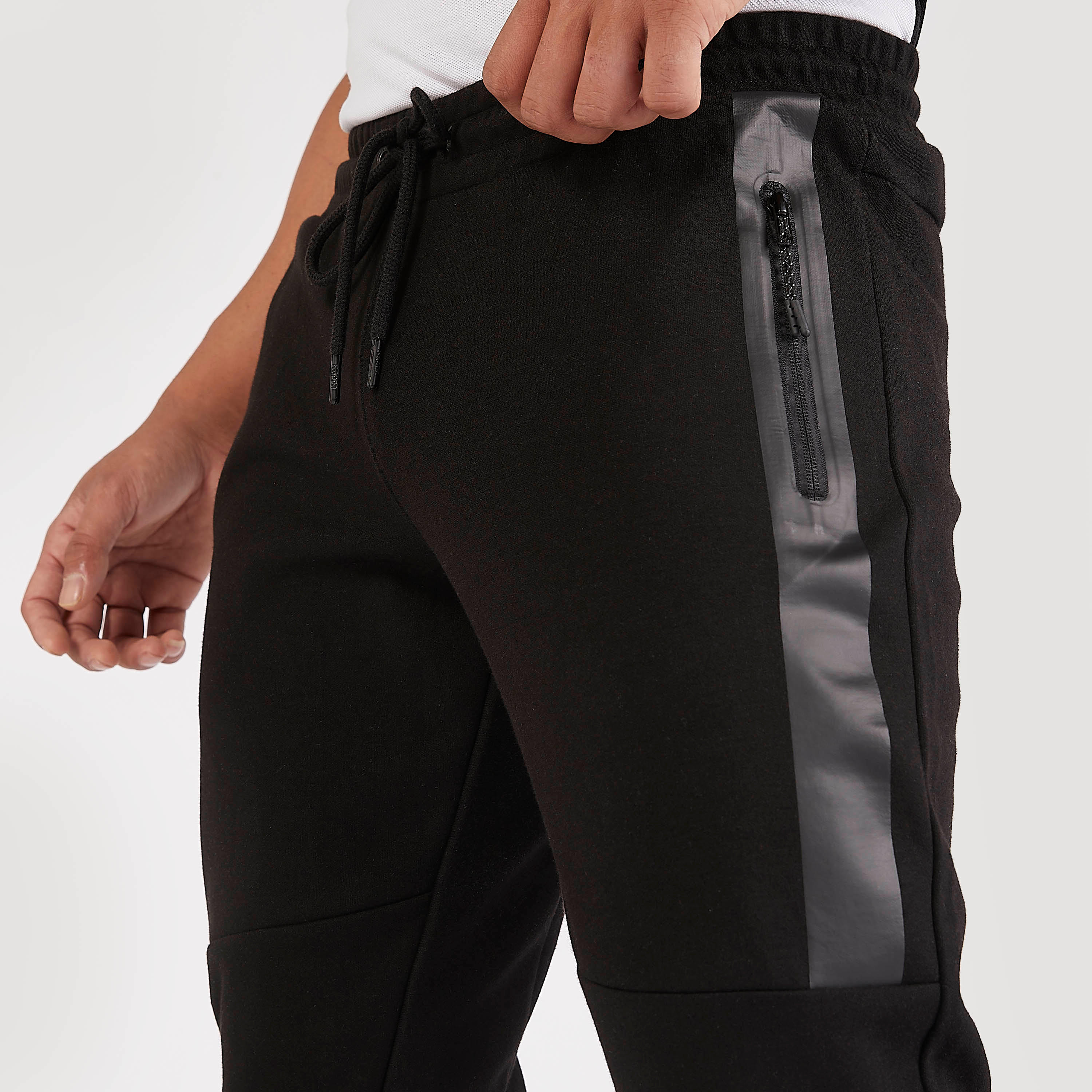 بنطلون رياضي سادة بجيوب بسحاب من كابا-men-clothing-sportswearandactivewear-tracksuits-image-2