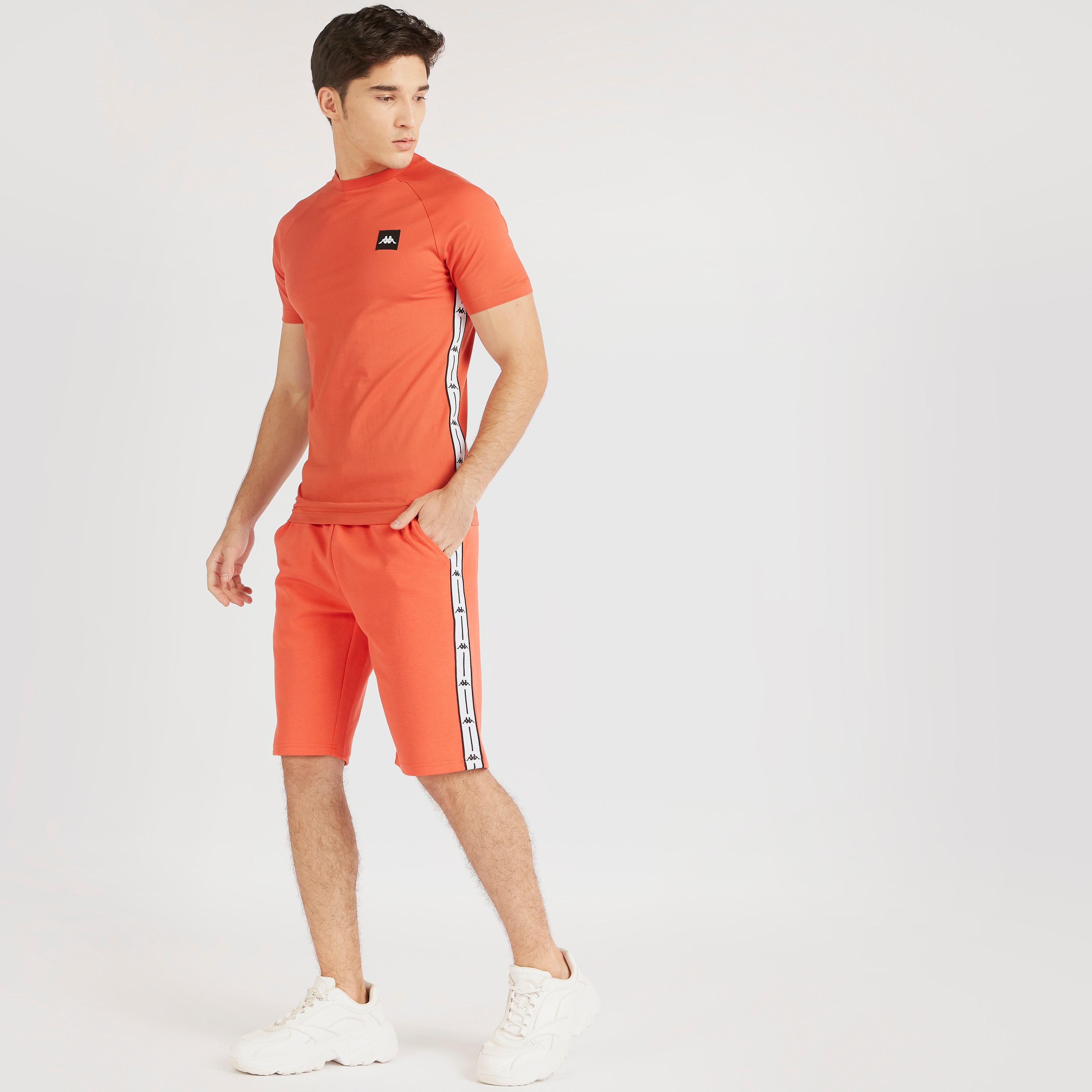 شورت سادة بخصر مطاطي وجيوب من كابا-men-clothing-sportswearandactivewear-bottoms-image-4