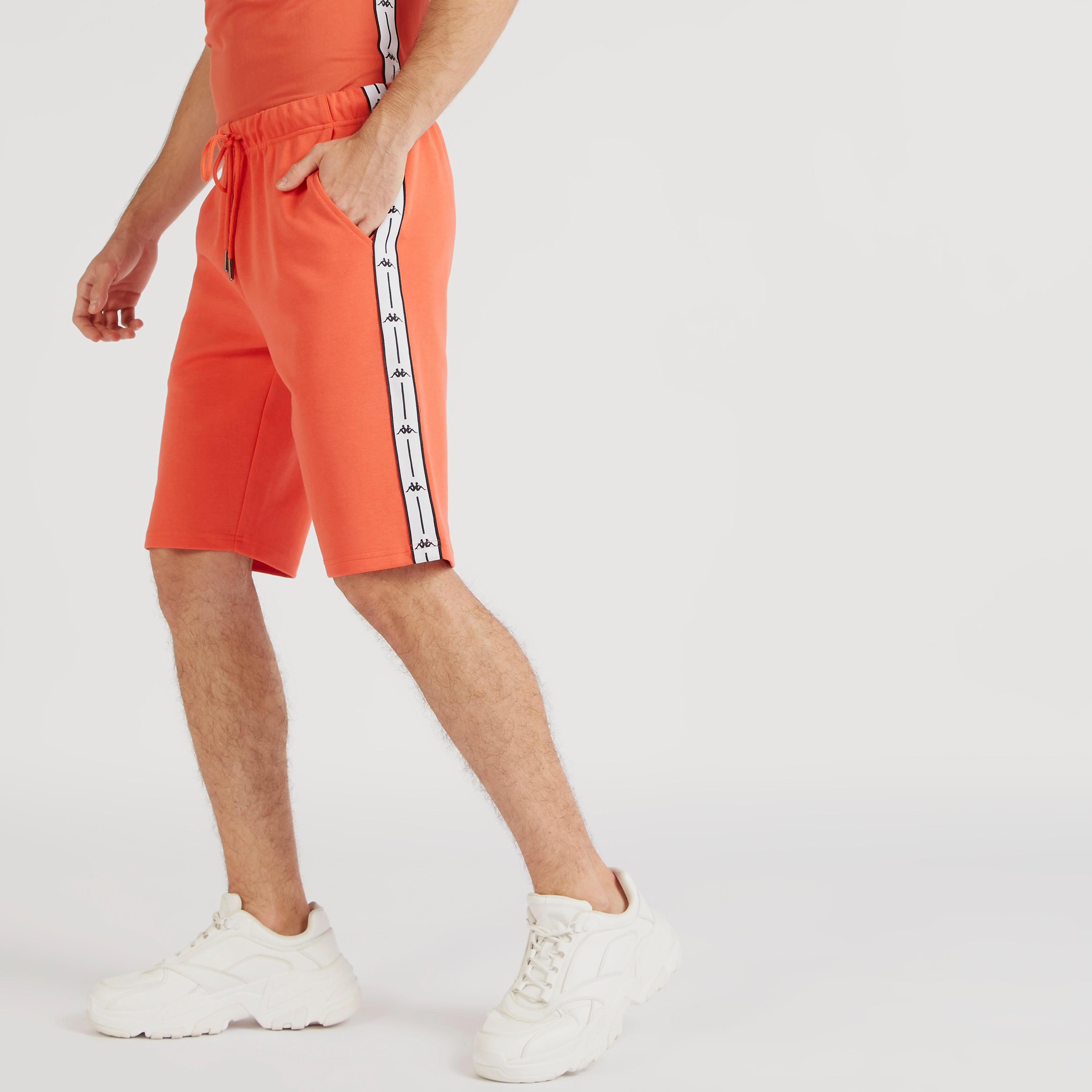 شورت سادة بخصر مطاطي وجيوب من كابا-men-clothing-sportswearandactivewear-bottoms-image-1