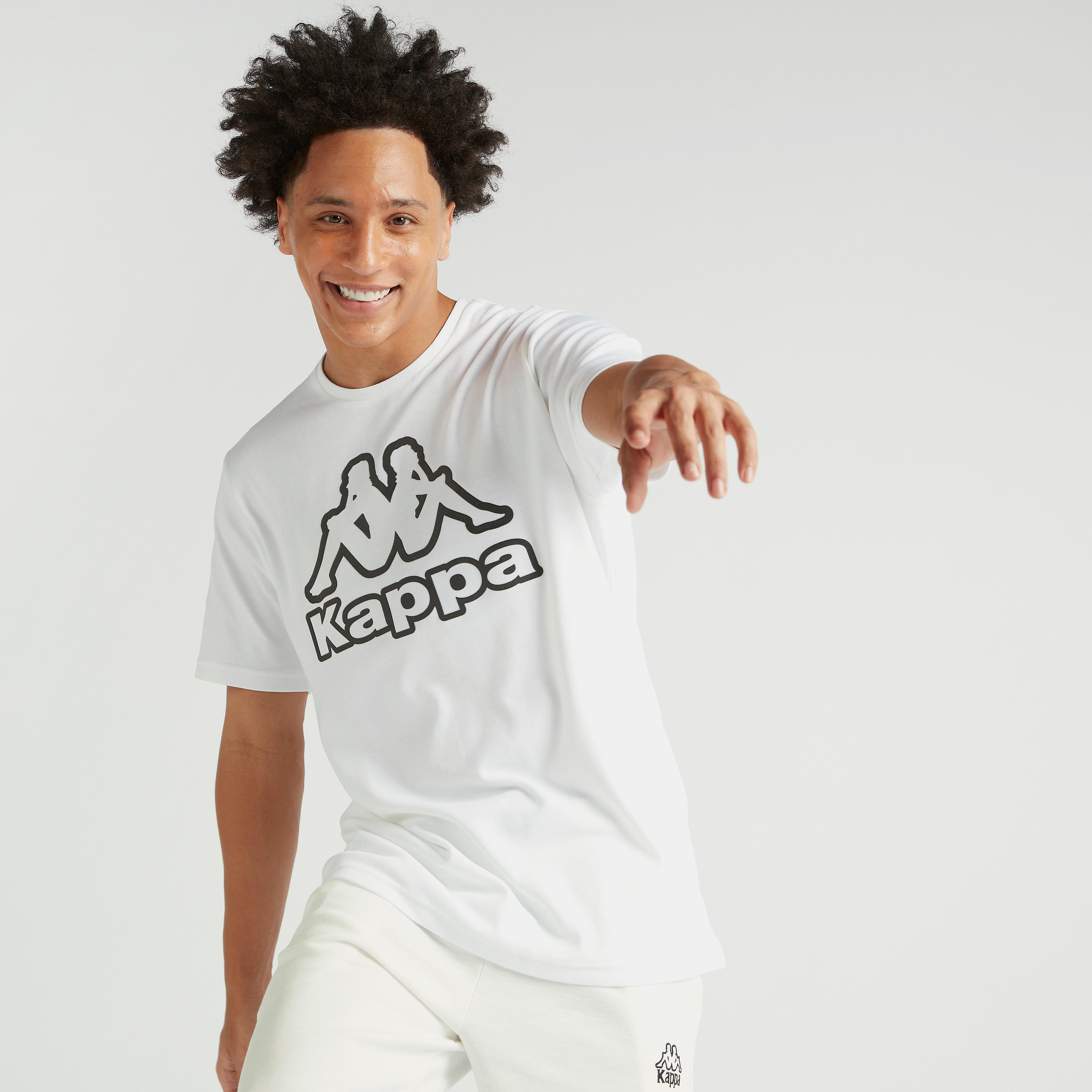 تيشيرت بياقة ضيّقة وأكمام قصيرة وطبعات من كابا-men-clothing-sportswearandactivewear-tshirtsandpolos-image-1