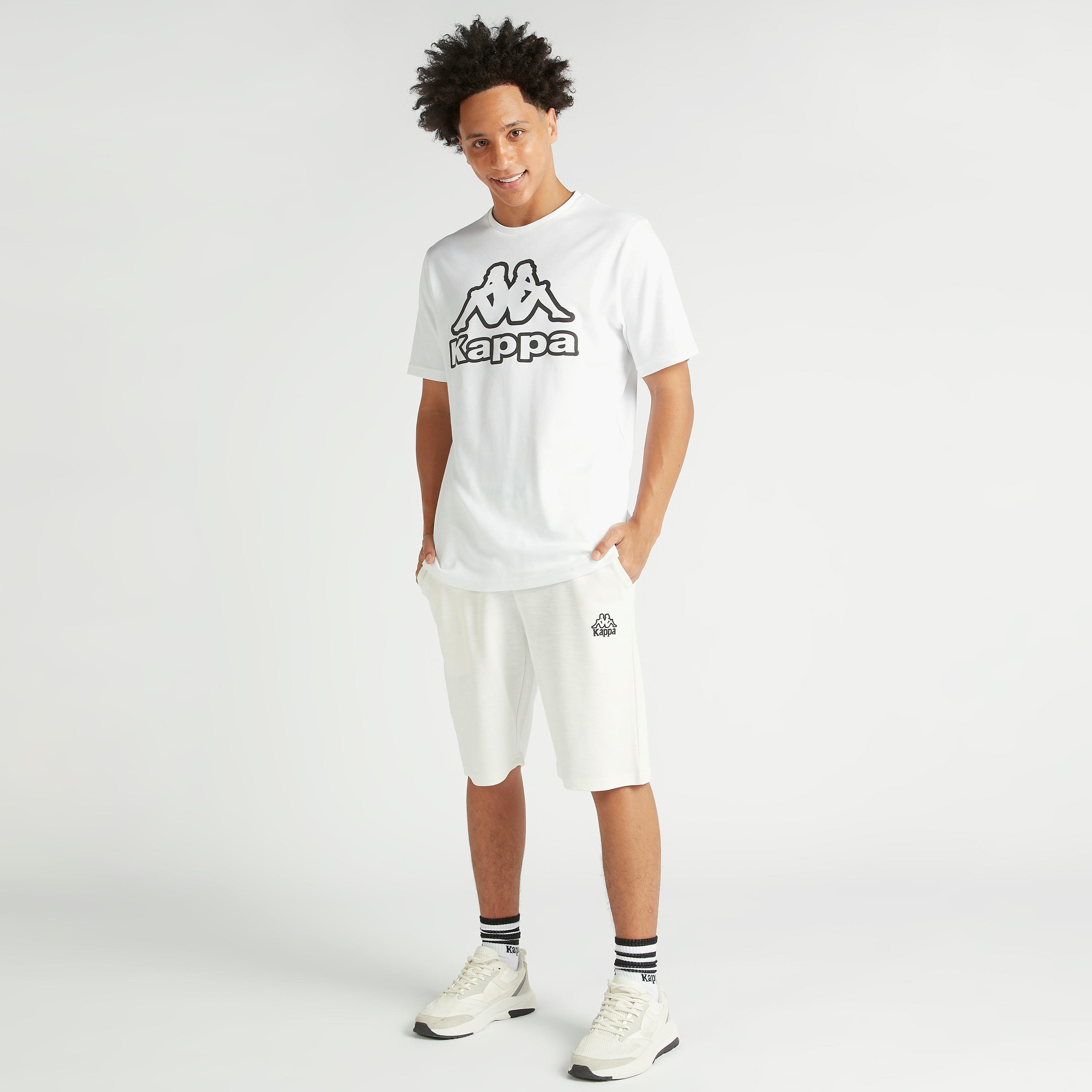تيشيرت بياقة ضيّقة وأكمام قصيرة وطبعات من كابا-men-clothing-sportswearandactivewear-tshirtsandpolos-image-2