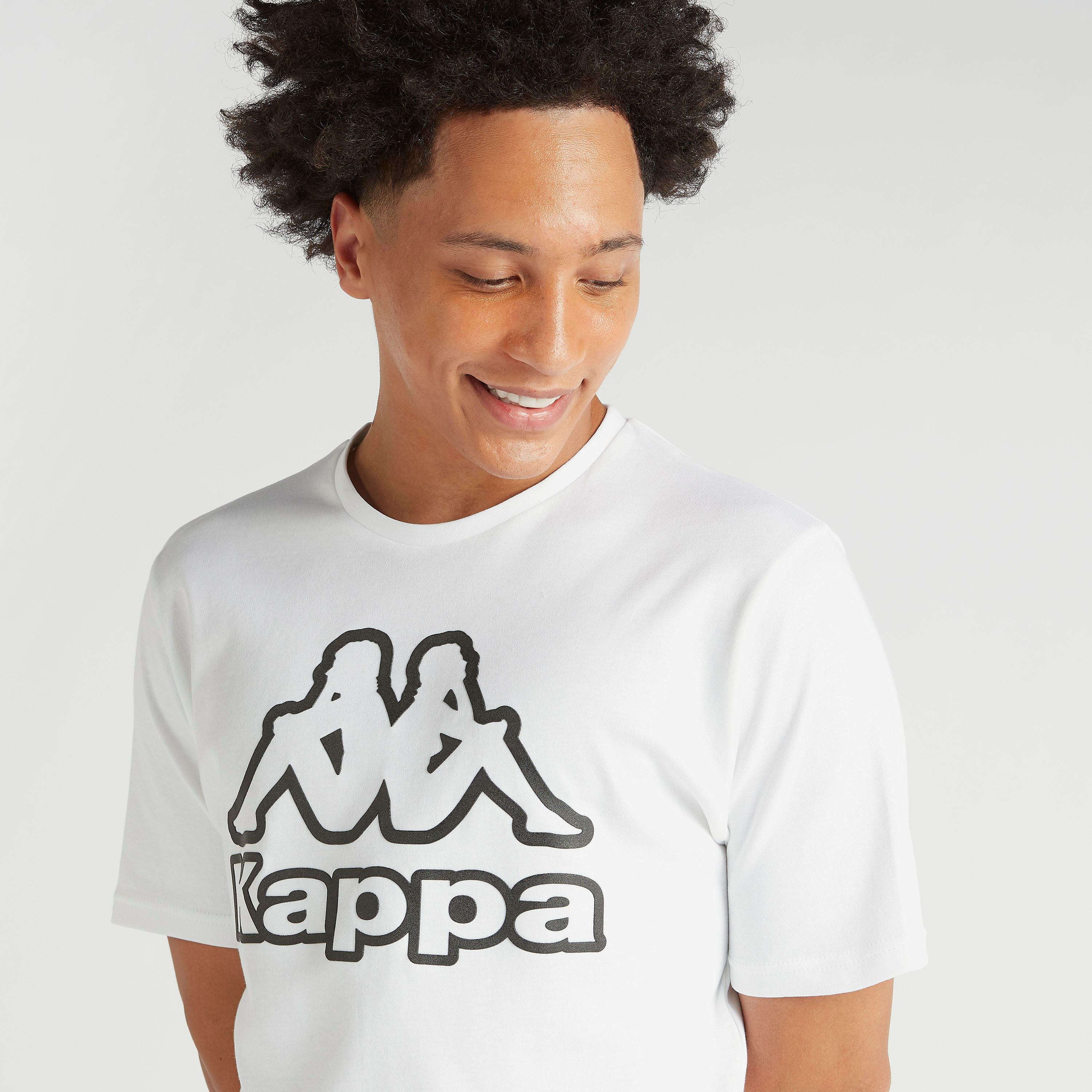 تيشيرت بياقة ضيّقة وأكمام قصيرة وطبعات من كابا-men-clothing-sportswearandactivewear-tshirtsandpolos-image-3