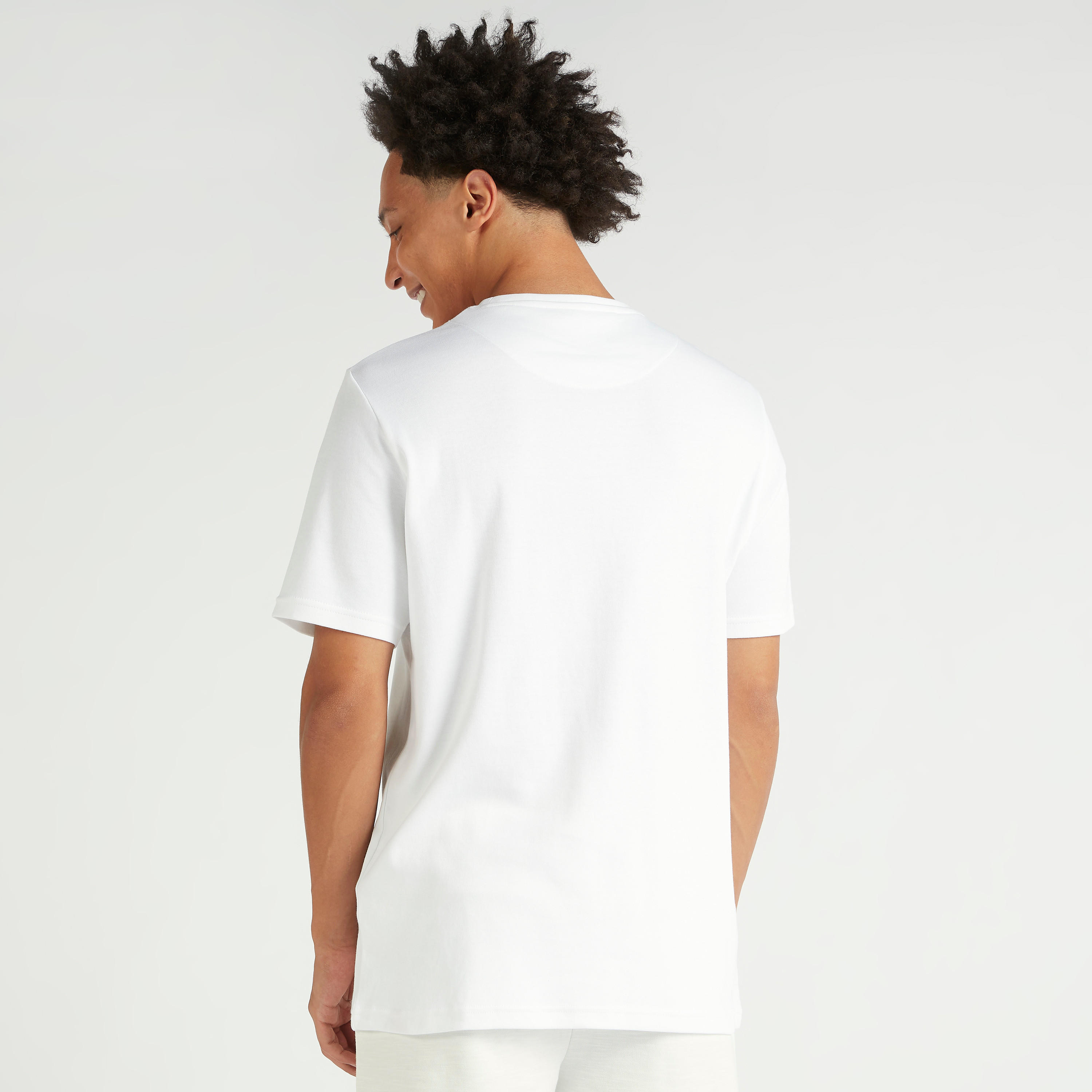 تيشيرت بياقة ضيّقة وأكمام قصيرة وطبعات من كابا-men-clothing-sportswearandactivewear-tshirtsandpolos-image-4