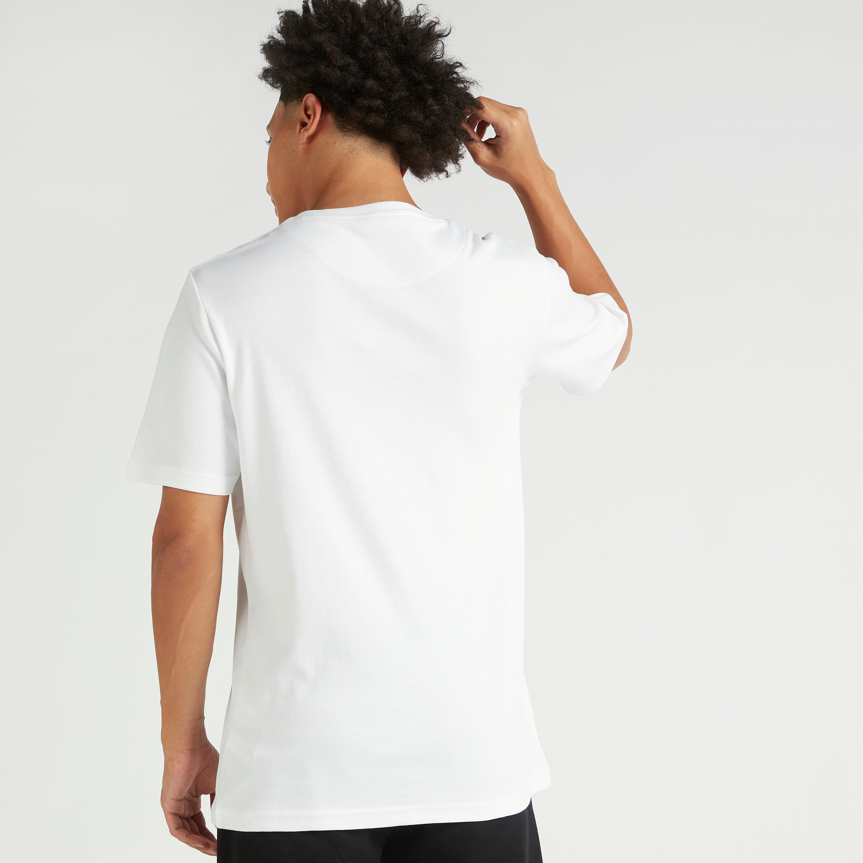 تيشيرت بياقة ضيّقة وأكمام قصيرة وطبعات من كابا-men-clothing-sportswearandactivewear-tshirtsandpolos-image-4