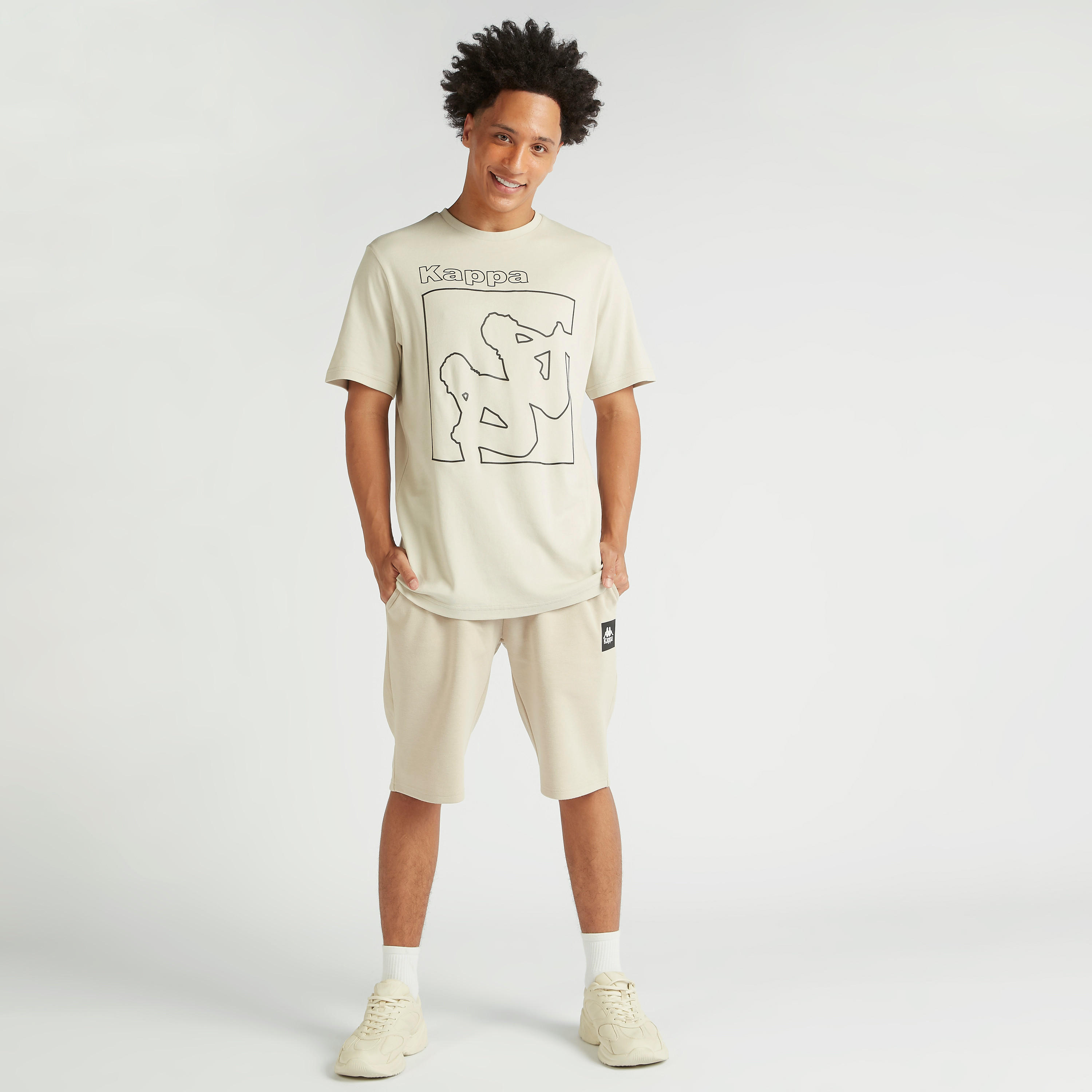 تيشيرت بياقة ضيّقة وأكمام قصيرة وطبعات من كابا-men-clothing-sportswearandactivewear-tshirtsandpolos-image-2