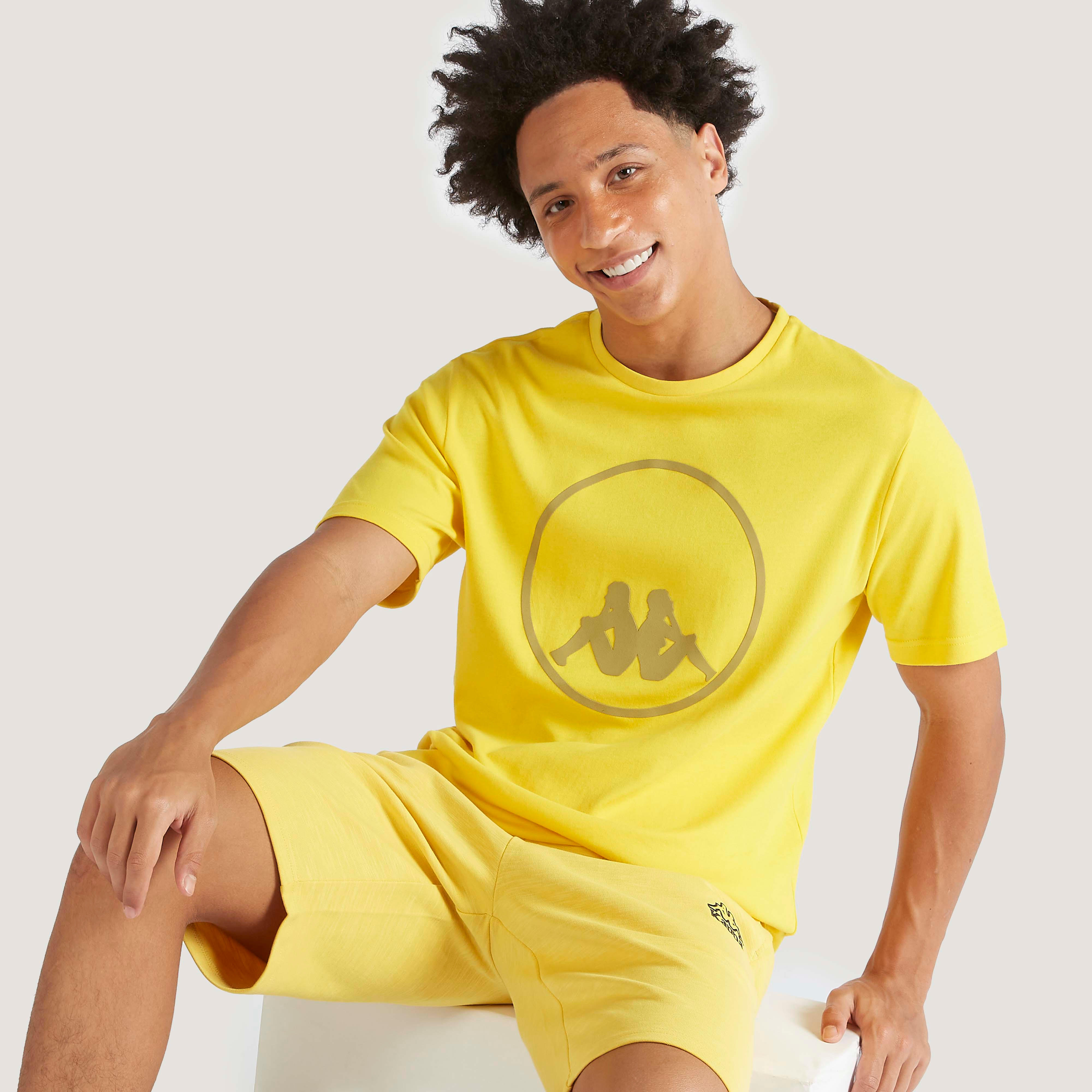 تيشيرت بياقة ضيّقة وأكمام قصيرة وطبعات من كابا-men-clothing-sportswearandactivewear-tshirtsandpolos-image-1