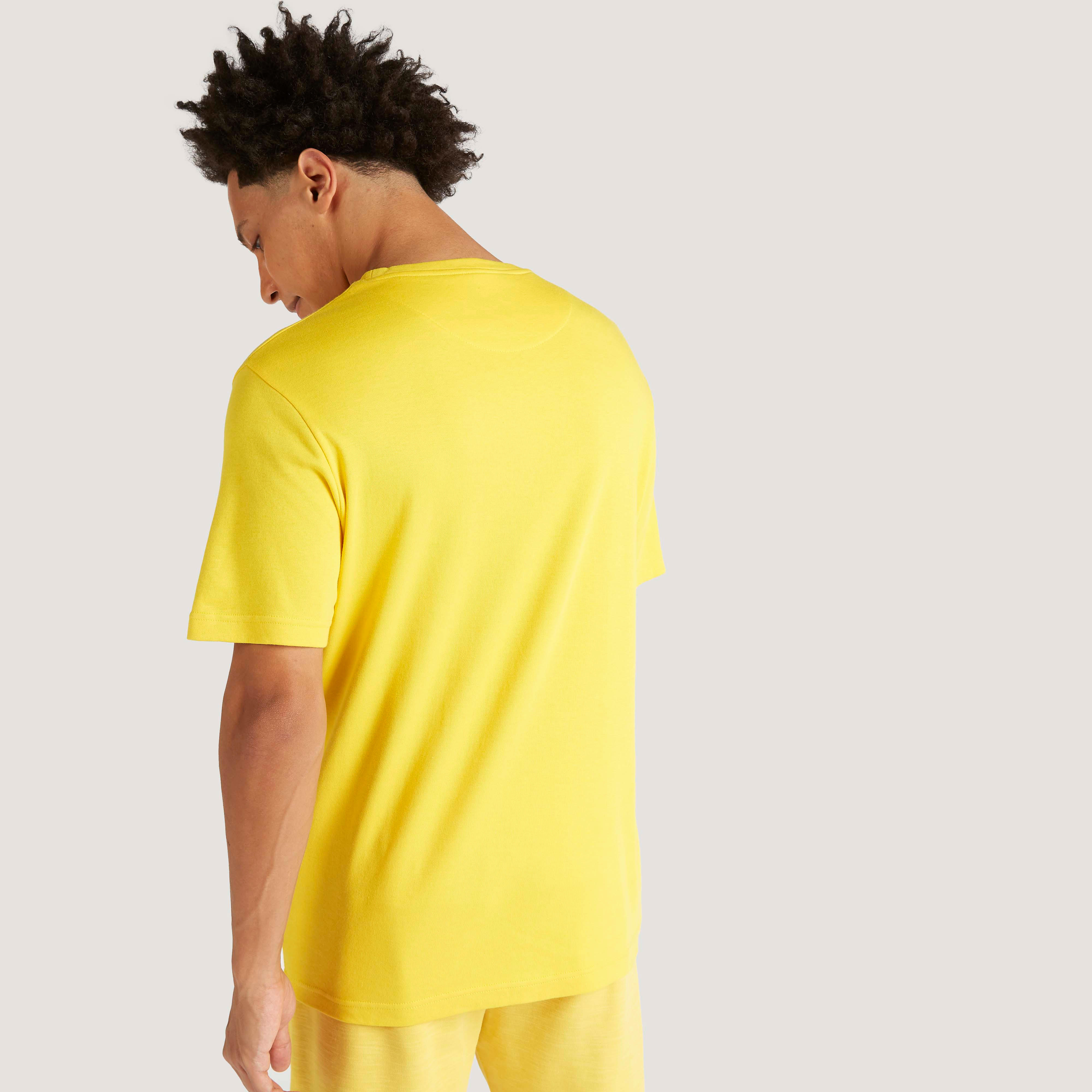 تيشيرت بياقة ضيّقة وأكمام قصيرة وطبعات من كابا-men-clothing-sportswearandactivewear-tshirtsandpolos-image-4