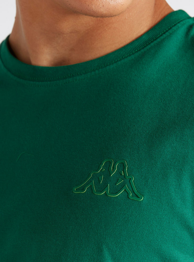 تيشيرت بياقة ضيّقة وأكمام قصيرة من كابا-men-clothing-sportswearandactivewear-tshirtsandpolos-image-1