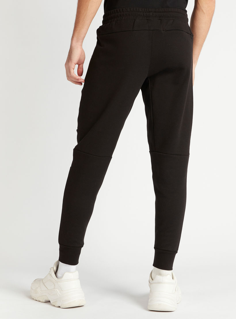 بنطلون رياضي سادة برباط إغلاق وجيوب من كابا-men-clothing-sportswearandactivewear-tracksuits-image-2