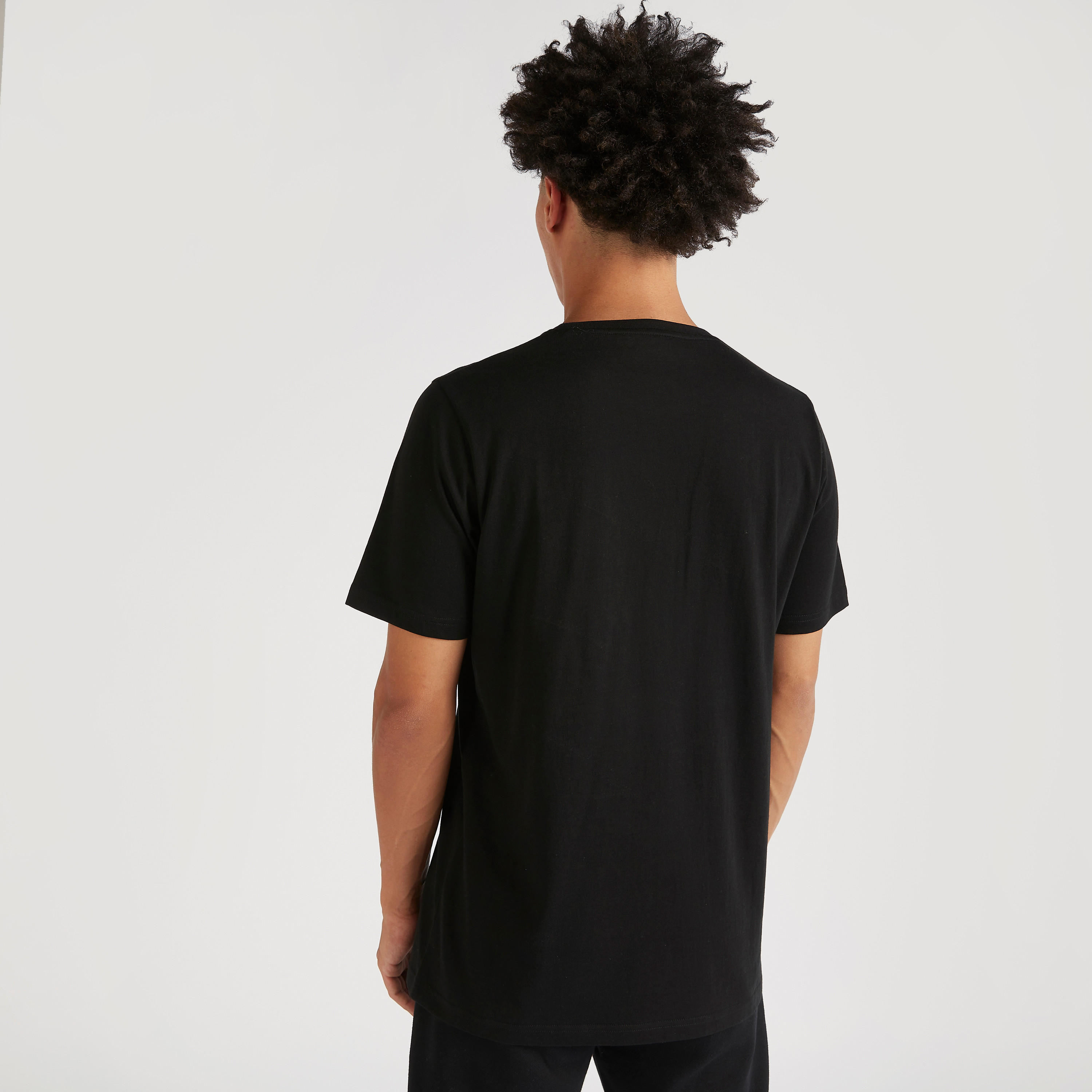 تيشيرت بياقة ضيّقة وأكمام قصيرة وطبعات شعار من كابا-men-clothing-sportswearandactivewear-tshirtsandpolos-image-2