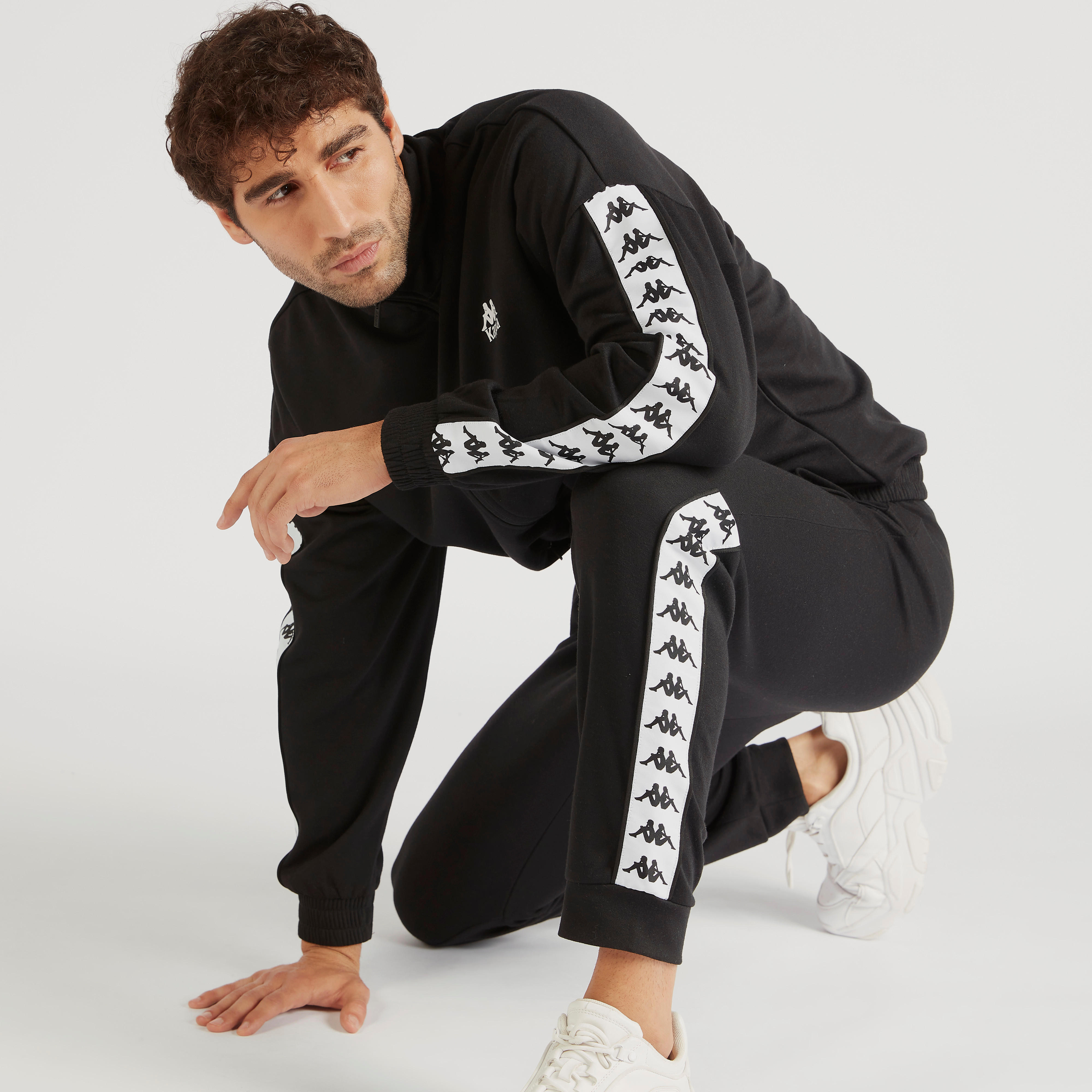 جاكيت مستدام بطبعات شعار بسحّاب وتفاصيل شريط وأكمام طويلة من كابا-men-clothing-jacketsandblazers-jackets-image-4