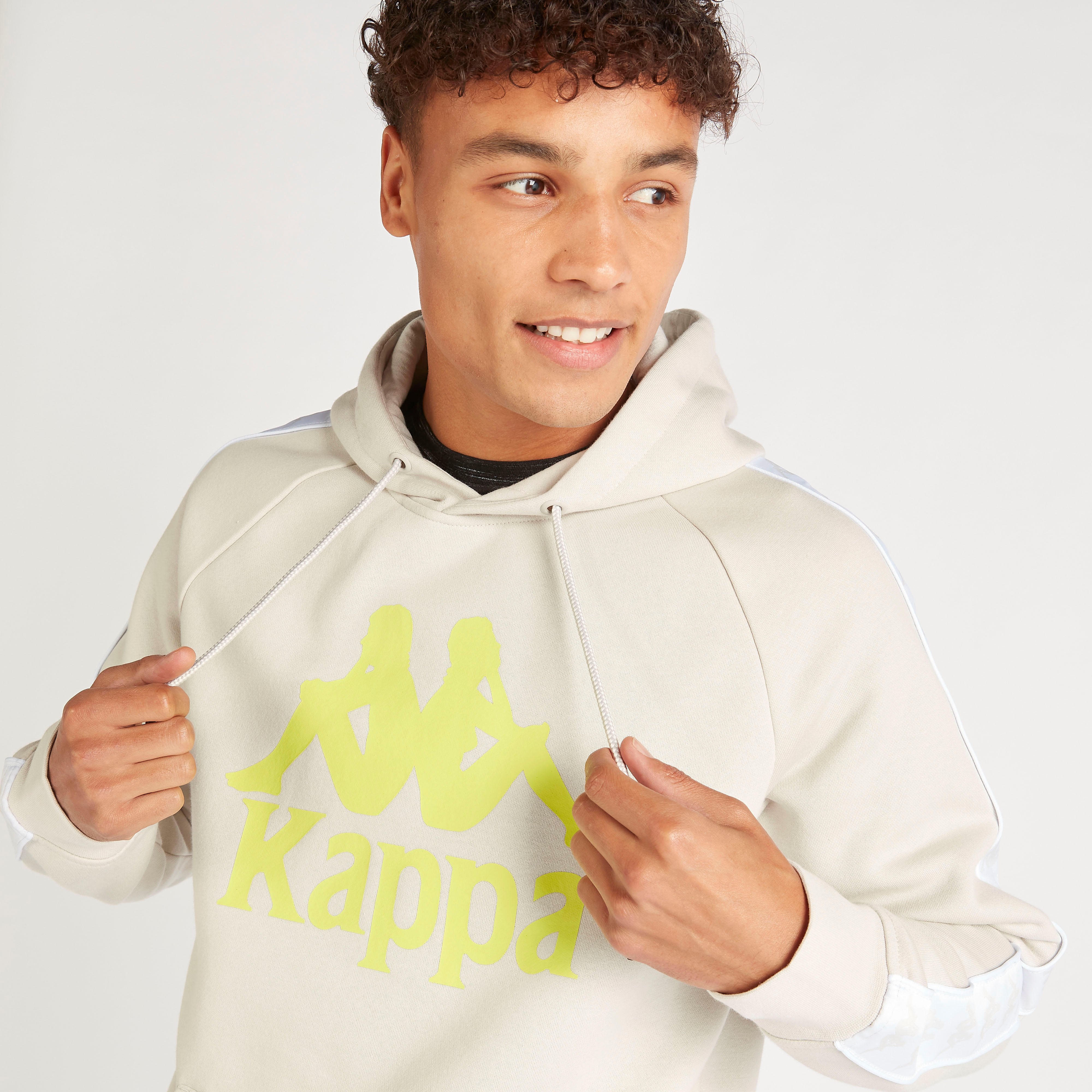 هودي بأكمام طويلة وطبعات شعار من كابا-men-winterwear-hoodiesandsweatshirts-image-3