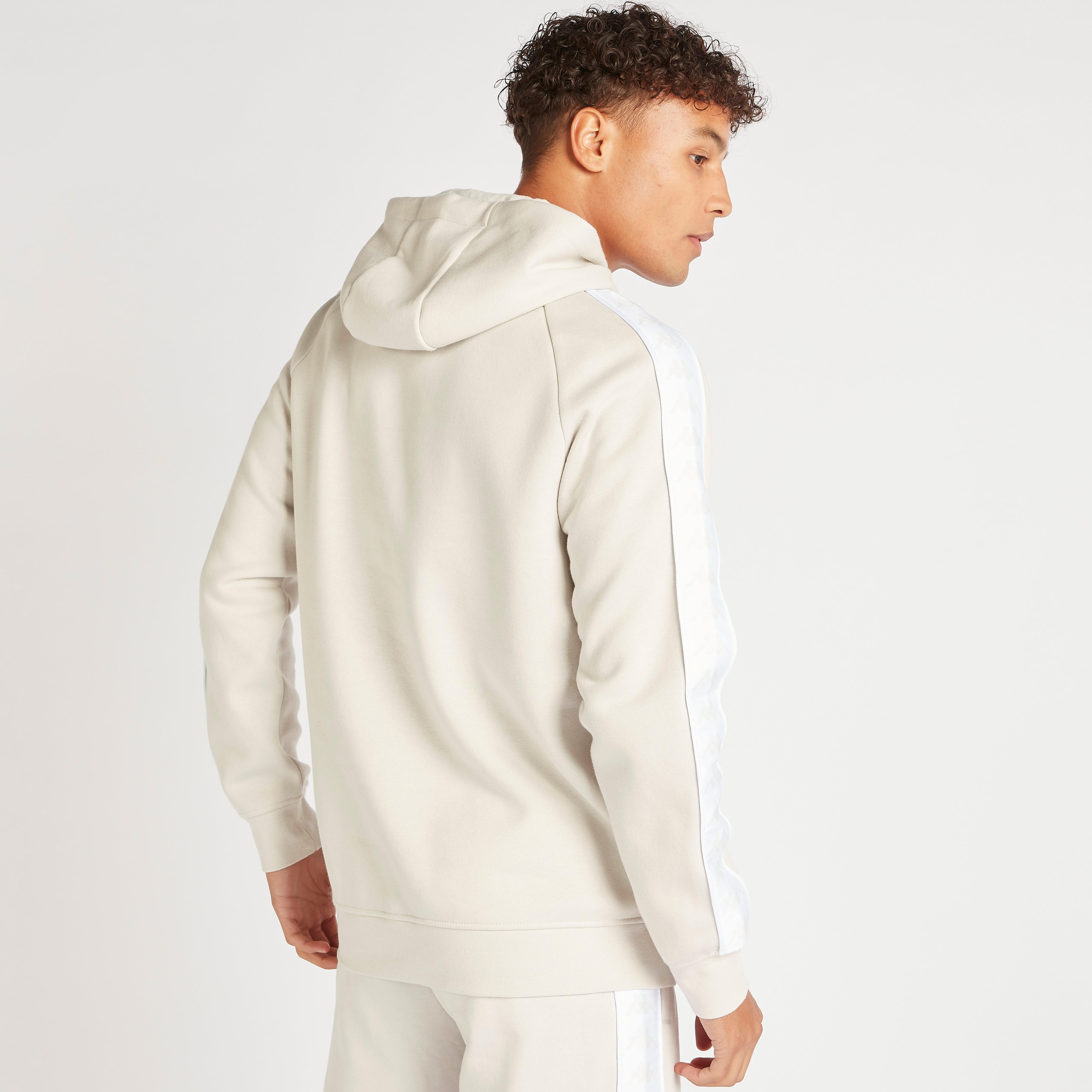 هودي بأكمام طويلة وطبعات شعار من كابا-men-winterwear-hoodiesandsweatshirts-image-4