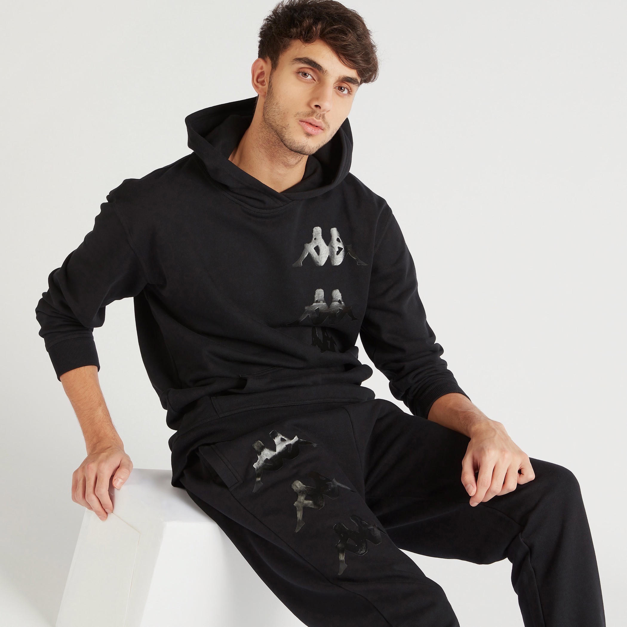 هودي بطبعات وأكمام طويلة وجيوب كنغر من كابا-men-winterwear-hoodiesandsweatshirts-image-1
