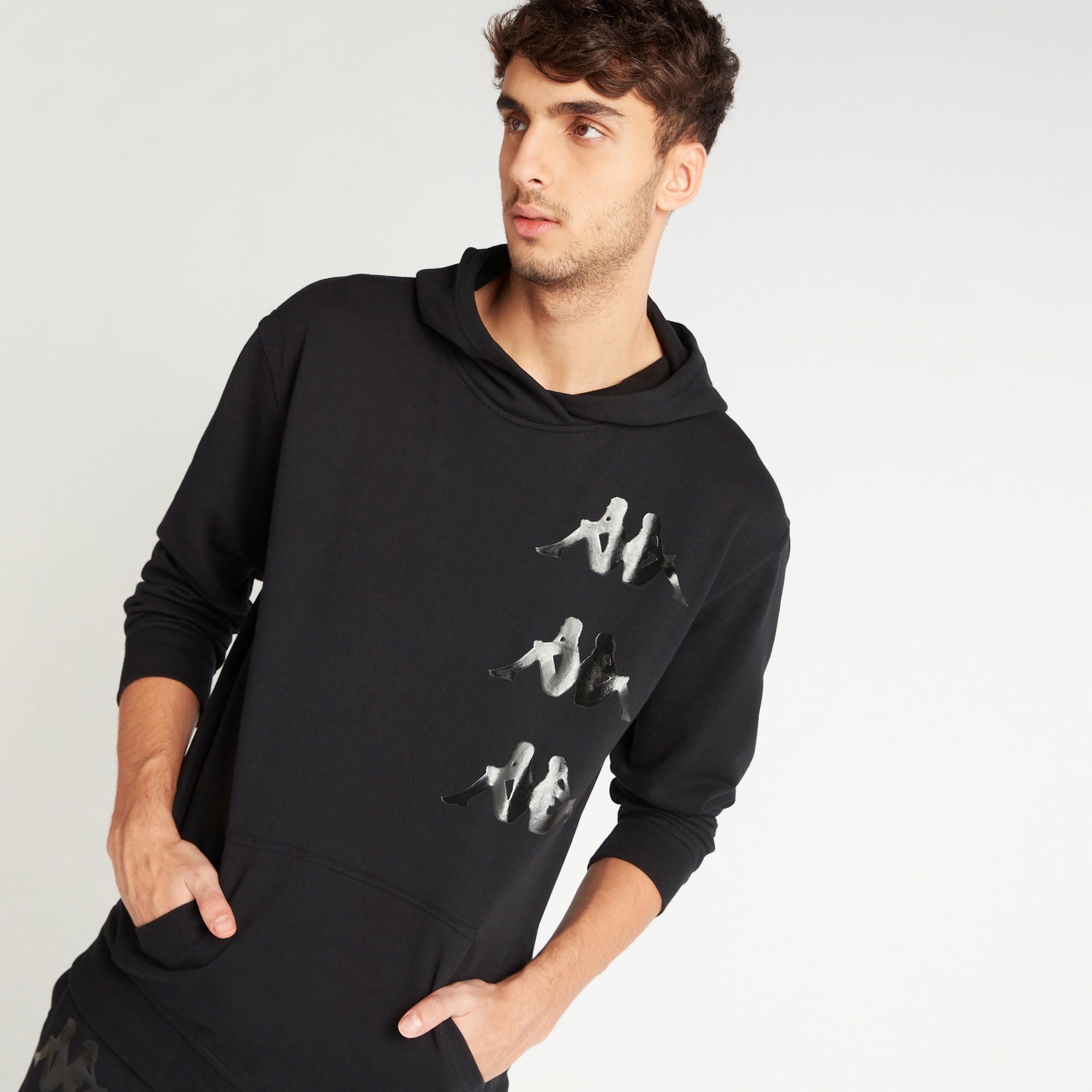 هودي بطبعات وأكمام طويلة وجيوب كنغر من كابا-men-winterwear-hoodiesandsweatshirts-image-2