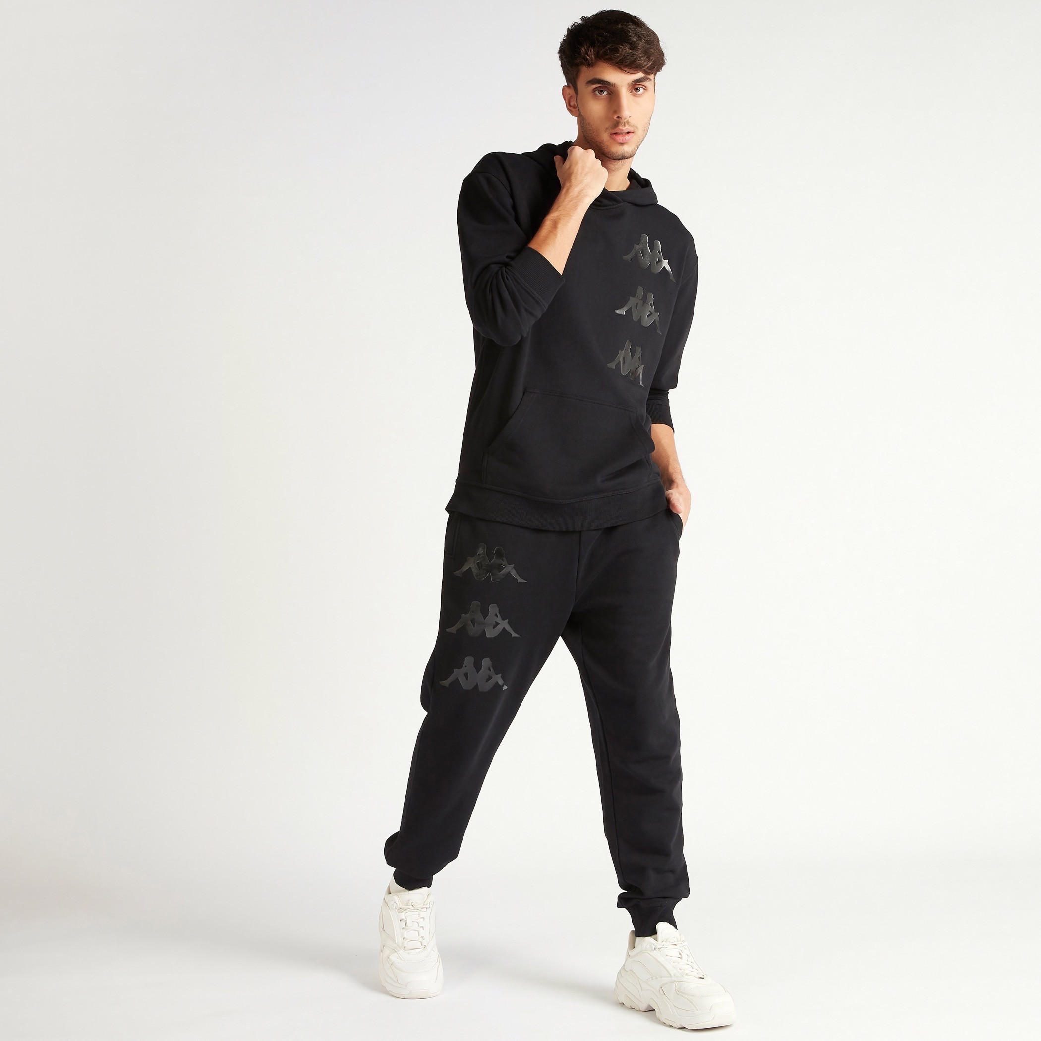 هودي بطبعات وأكمام طويلة وجيوب كنغر من كابا-men-winterwear-hoodiesandsweatshirts-image-3