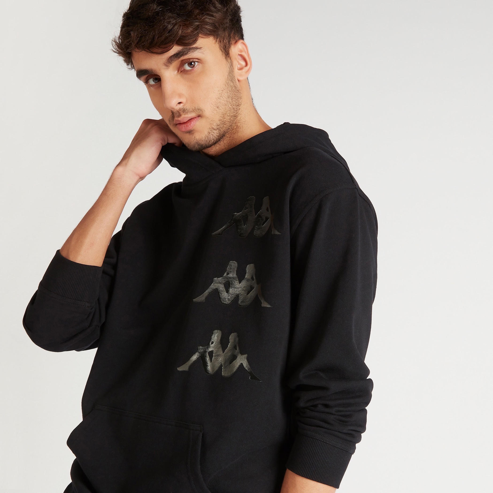 هودي بطبعات وأكمام طويلة وجيوب كنغر من كابا-men-winterwear-hoodiesandsweatshirts-image-6