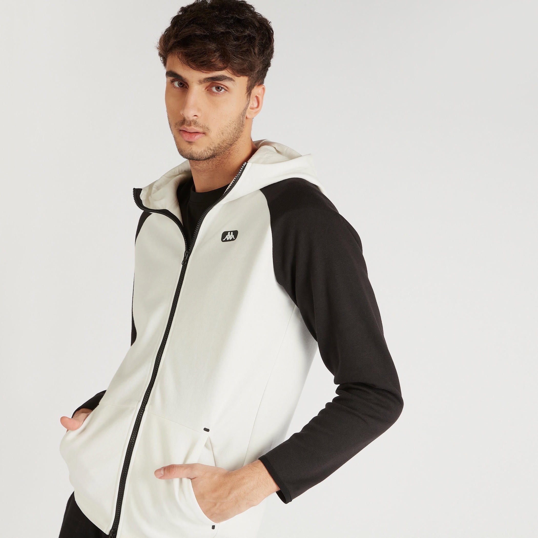 جاكيت بقوالب ملوّنة وسحّاب إغلاق وقبّعة وجيب كنغر-men-clothing-jacketsandblazers-jackets-image-1