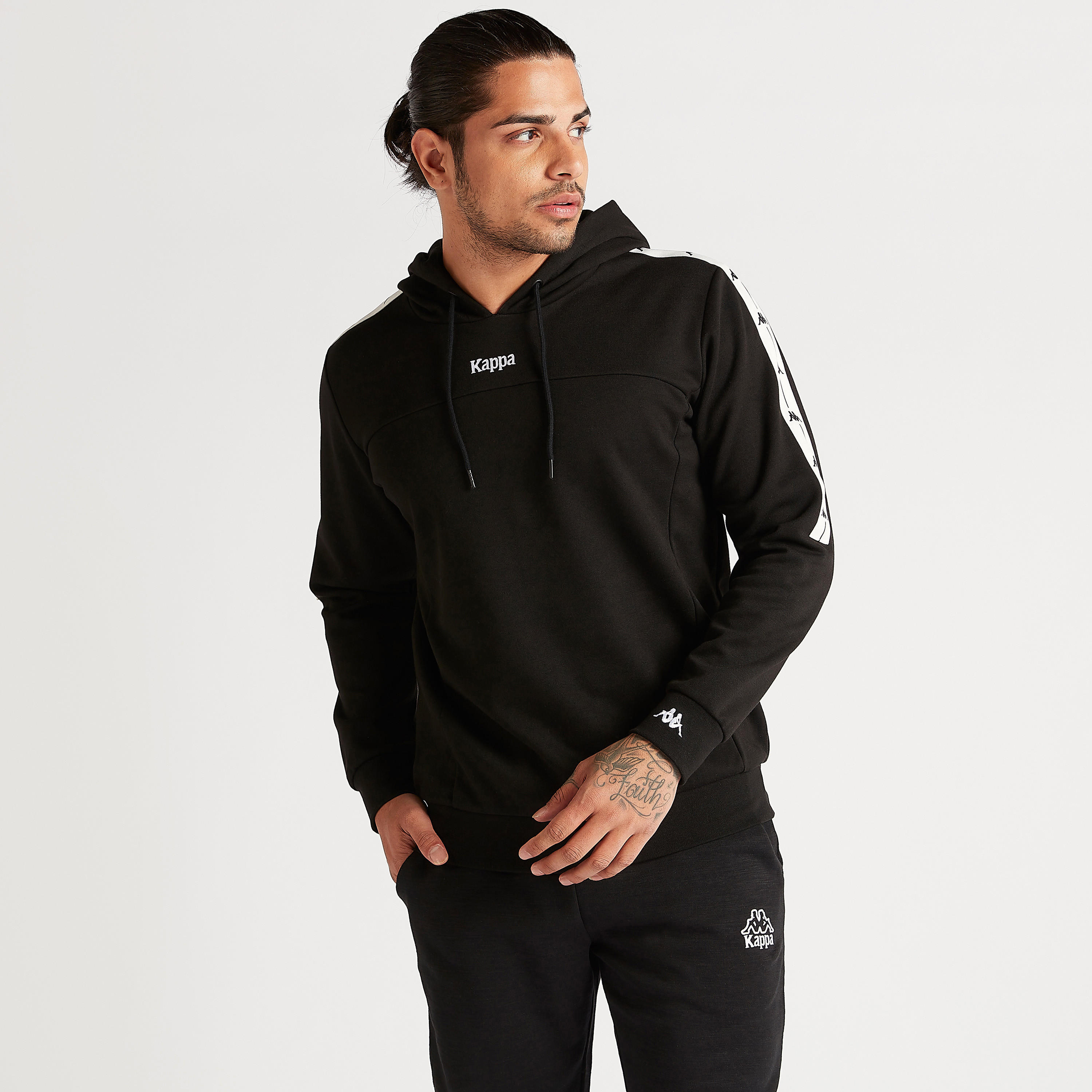 هودي بتفاصيل شعار وأكمام طويلة من كابا-men-winterwear-hoodiesandsweatshirts-image-1