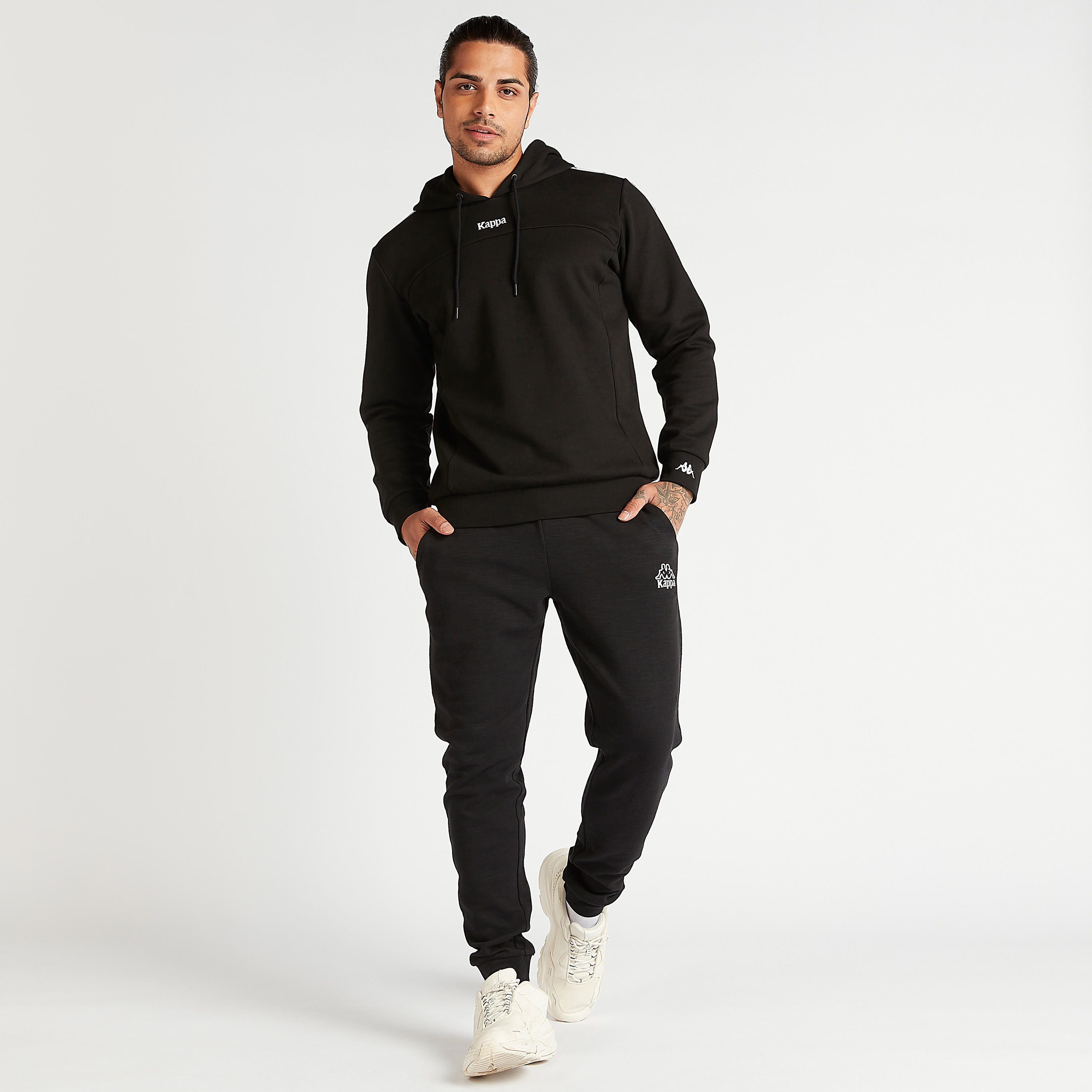 هودي بتفاصيل شعار وأكمام طويلة من كابا-men-winterwear-hoodiesandsweatshirts-image-2