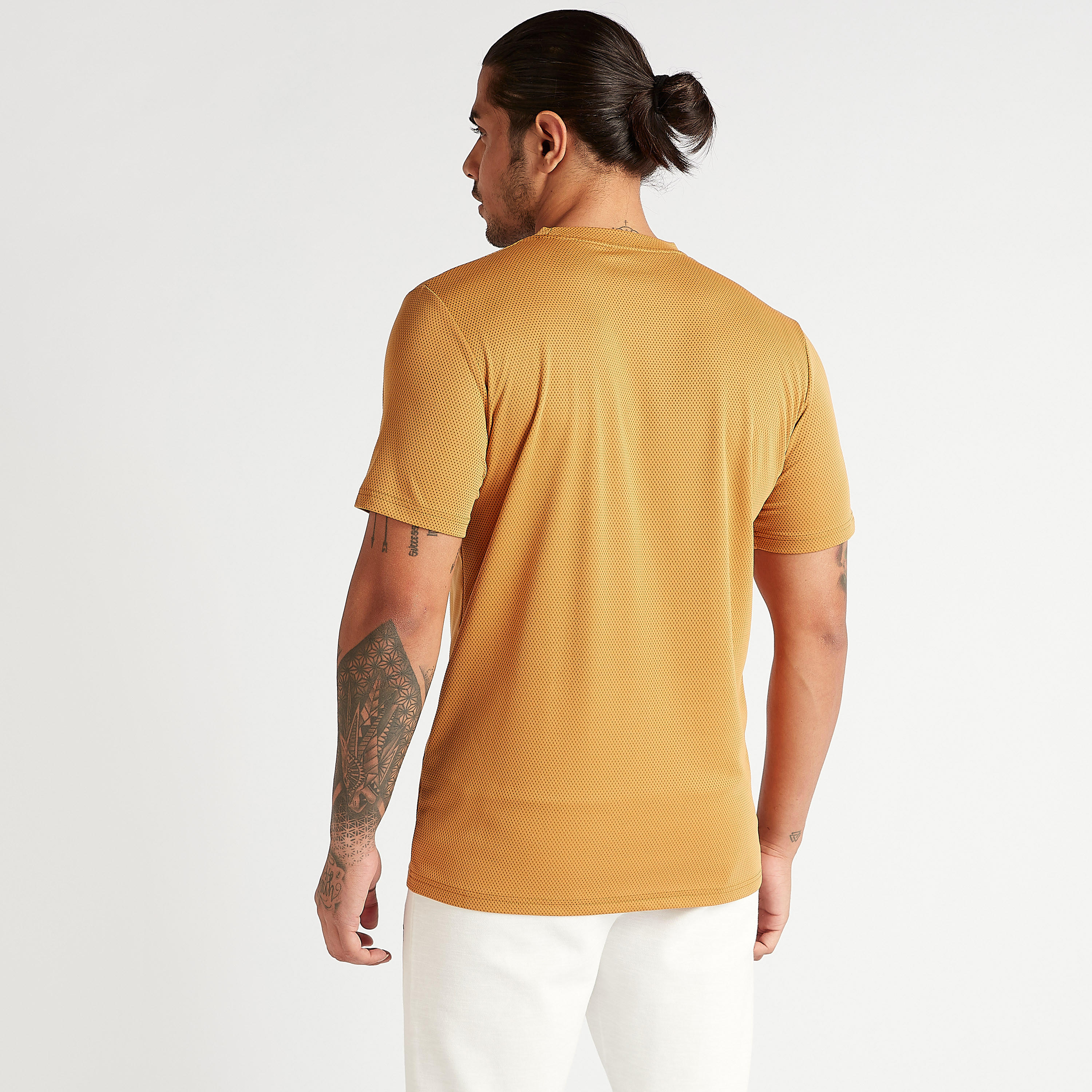 تيشيرت بياقة ضيّقة وأكمام قصيرة وطبعات من كابا-men-clothing-sportswearandactivewear-tshirtsandpolos-image-4