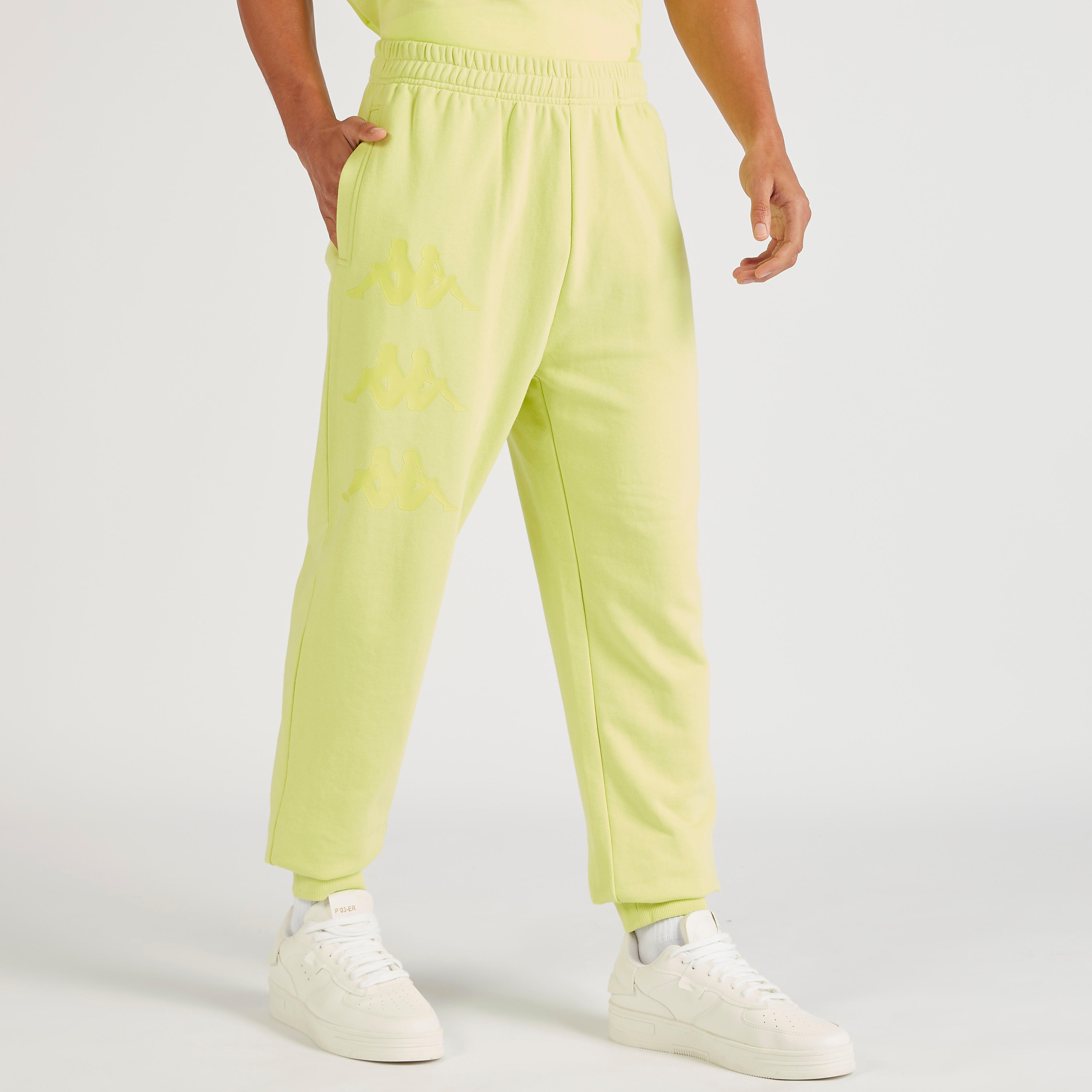 بنطلون رياضي بطبعات وجيوب وخصر مطّاطي من كابا-men-clothing-sportswearandactivewear-tracksuits-image-1