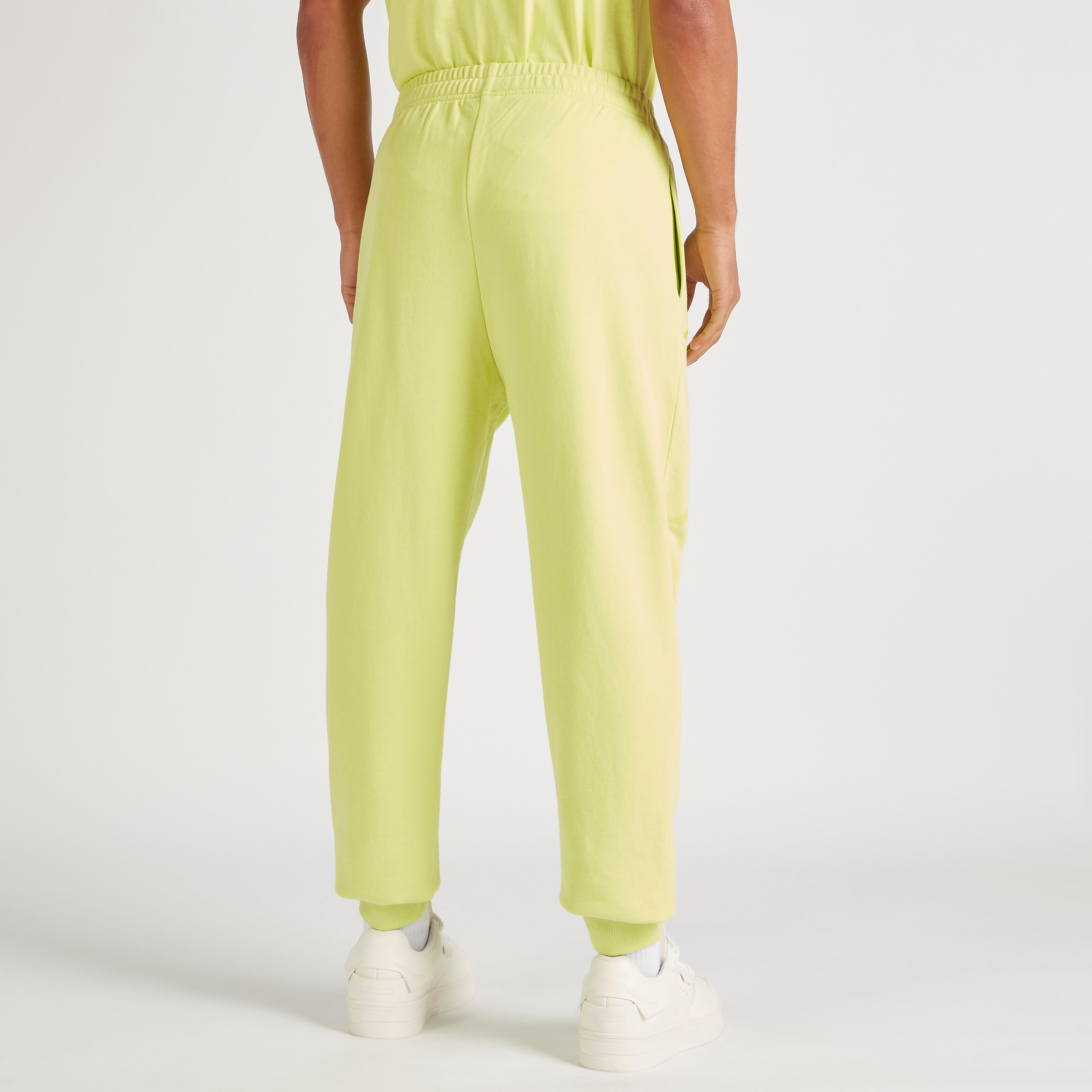 بنطلون رياضي بطبعات وجيوب وخصر مطّاطي من كابا-men-clothing-sportswearandactivewear-tracksuits-image-4