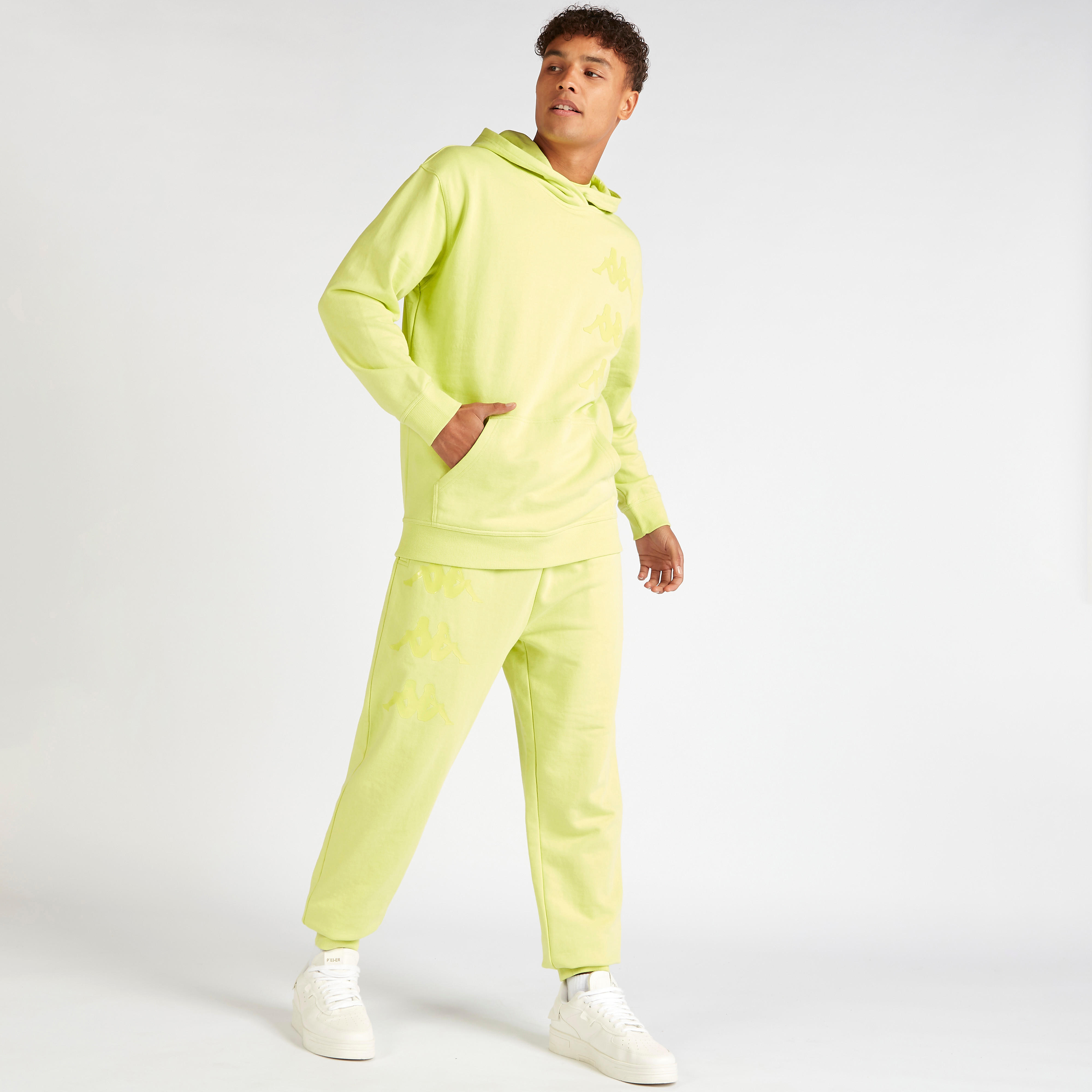 بنطلون رياضي بطبعات وجيوب وخصر مطّاطي من كابا-men-clothing-sportswearandactivewear-tracksuits-image-5