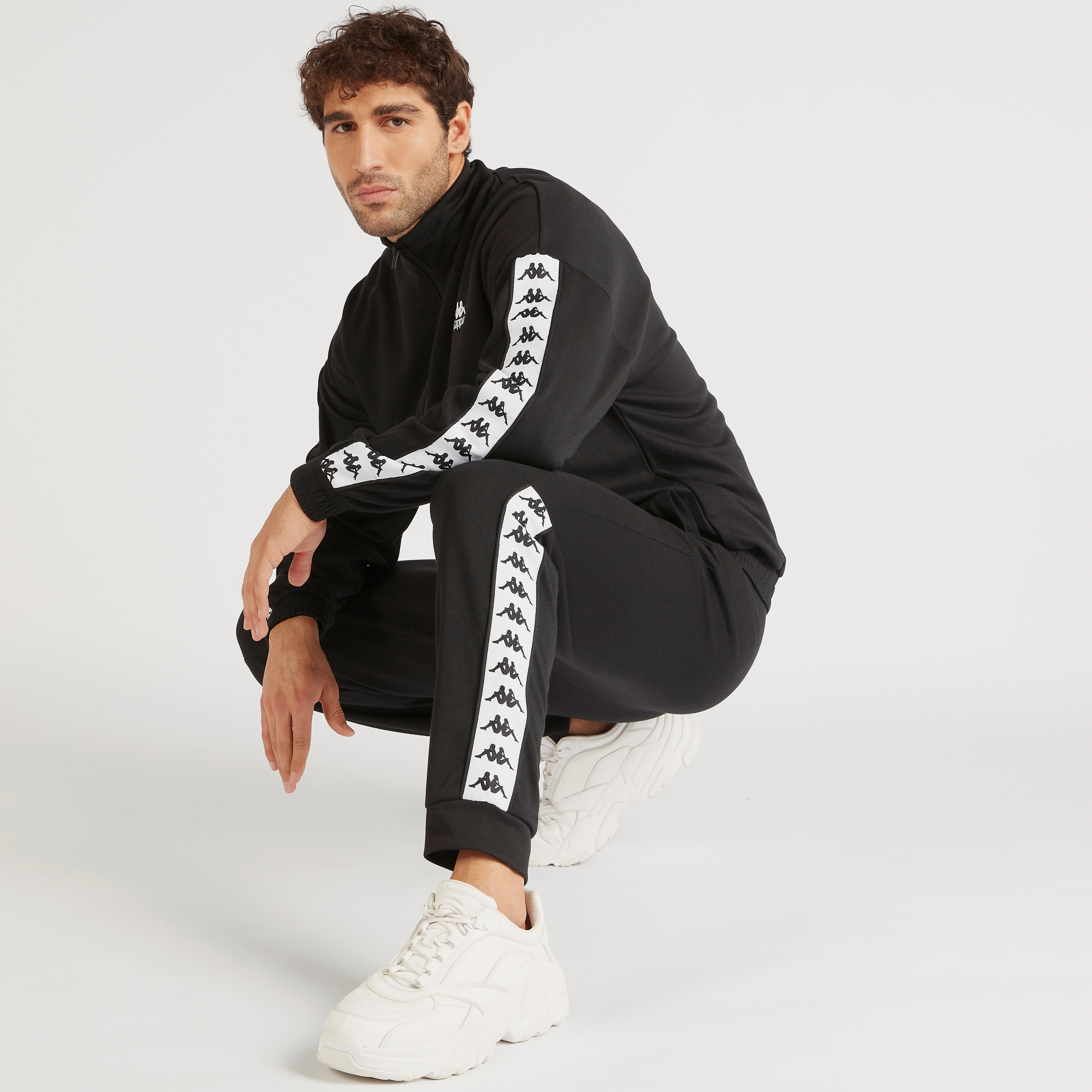 بنطلون رياضي سادة بتفاصيل شريطة ورباط إغلاق-men-clothing-sportswearandactivewear-tracksuits-image-2
