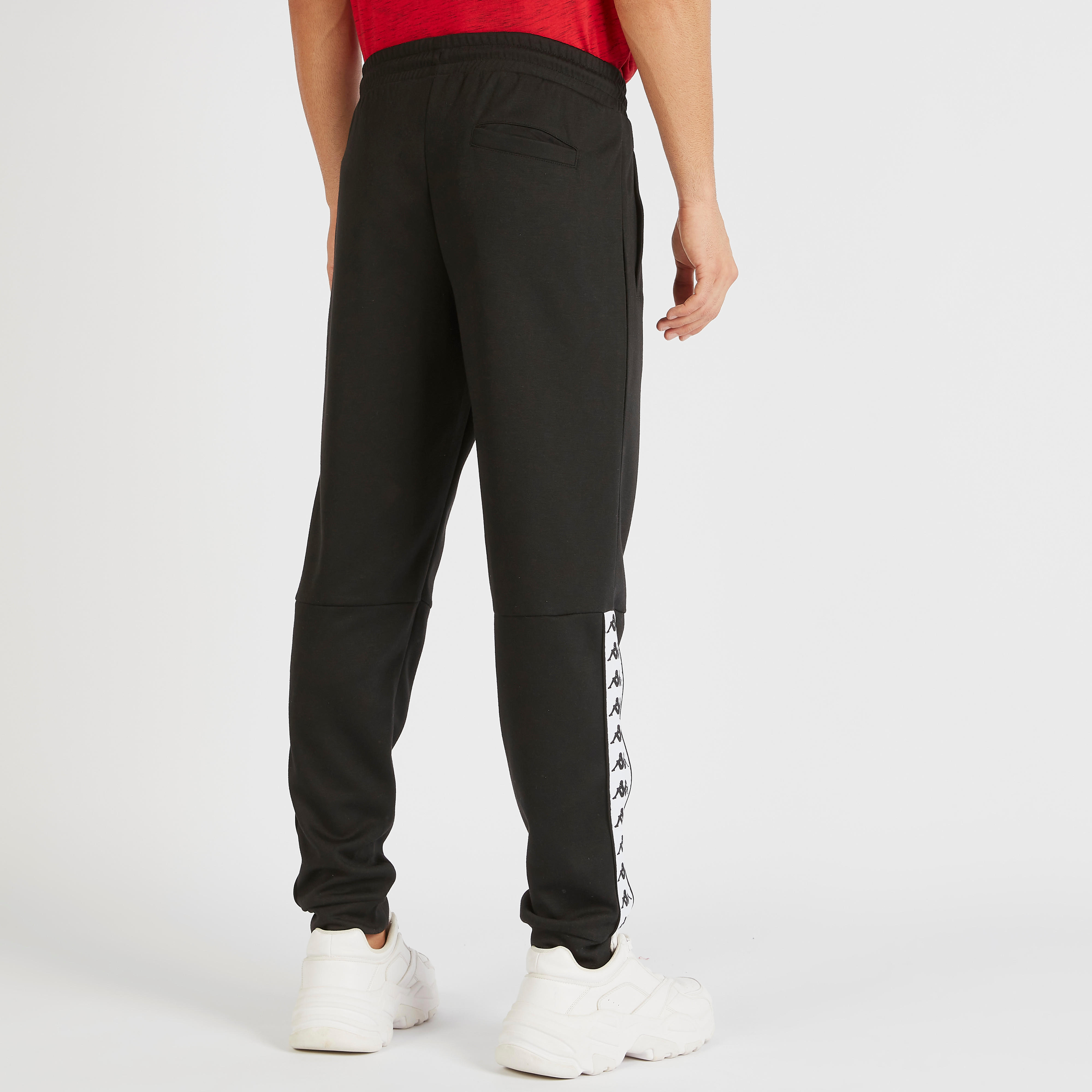 بنطلون رياضي سادة بتفاصيل شريطة ورباط إغلاق-men-clothing-sportswearandactivewear-tracksuits-image-4