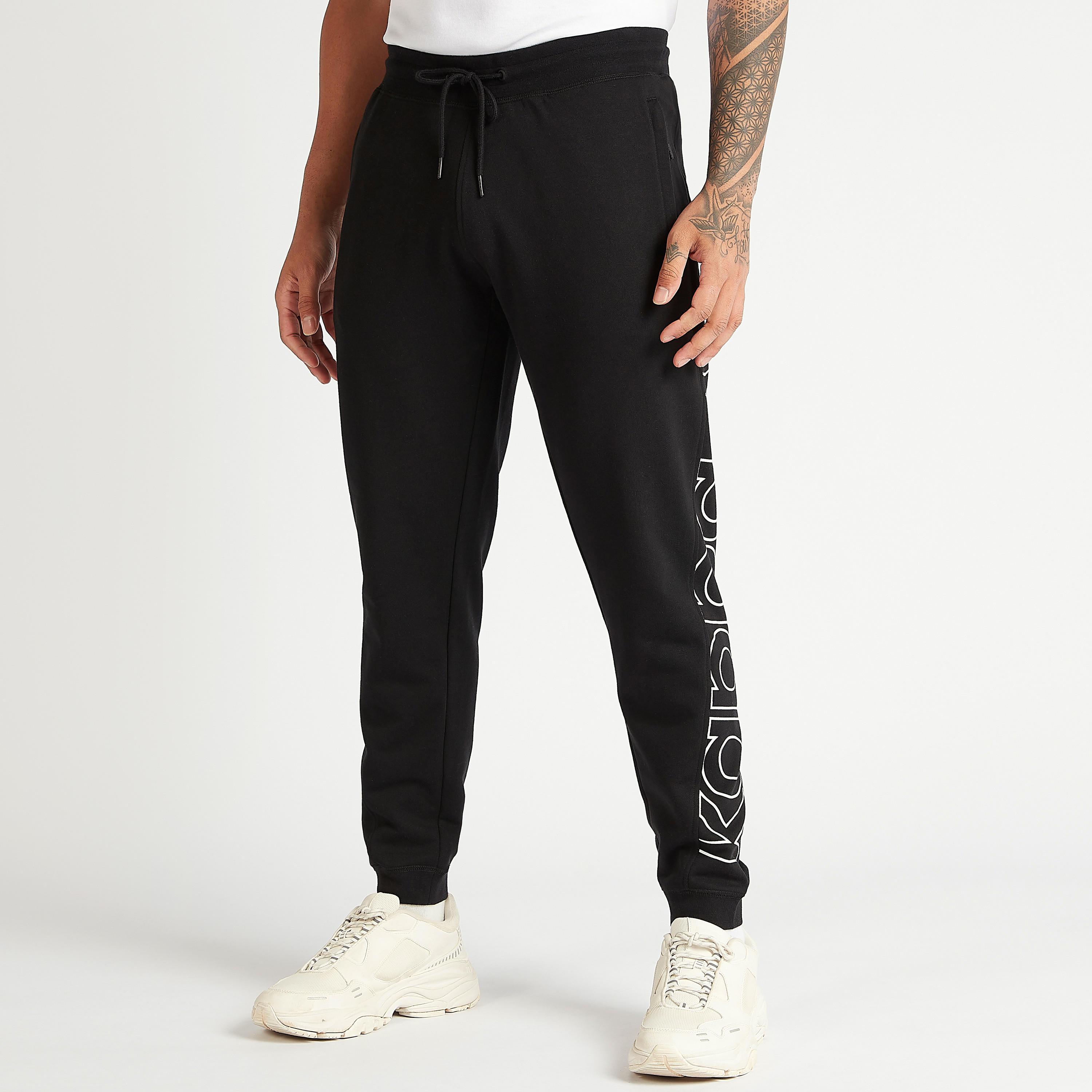 بنطلون رياضي بطبعات شعار ورباط إغلاق وجيوب من كابا-men-clothing-sportswearandactivewear-tracksuits-image-1