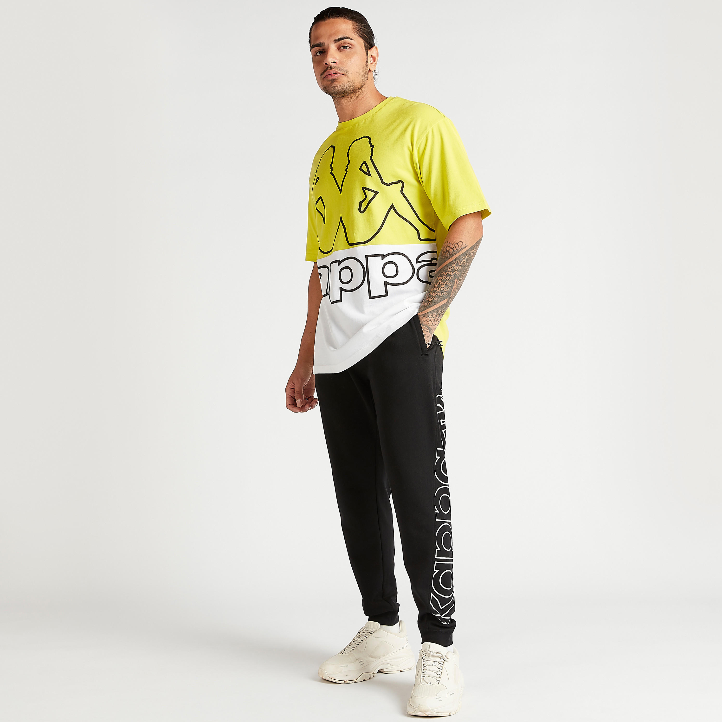 بنطلون رياضي بطبعات شعار ورباط إغلاق وجيوب من كابا-men-clothing-sportswearandactivewear-tracksuits-image-2