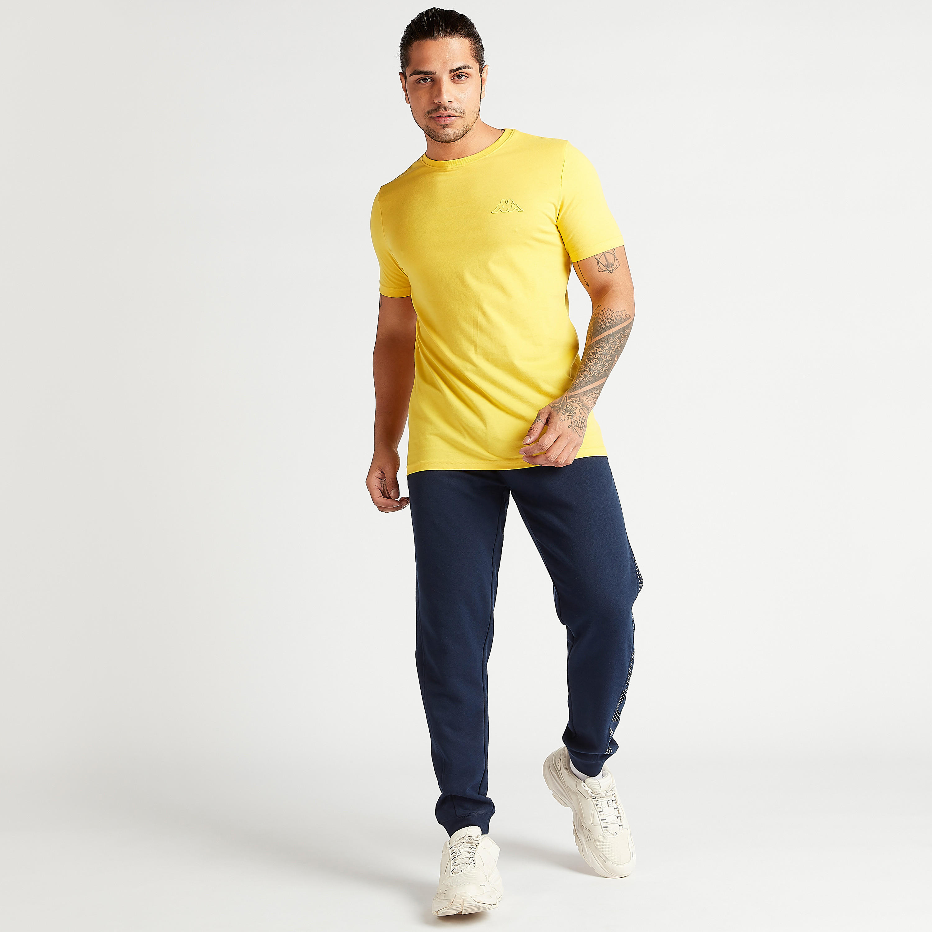 بنطلون رياضي بطبعات شعار ورباط إغلاق وجيوب من كابا-men-clothing-sportswearandactivewear-tracksuits-image-2