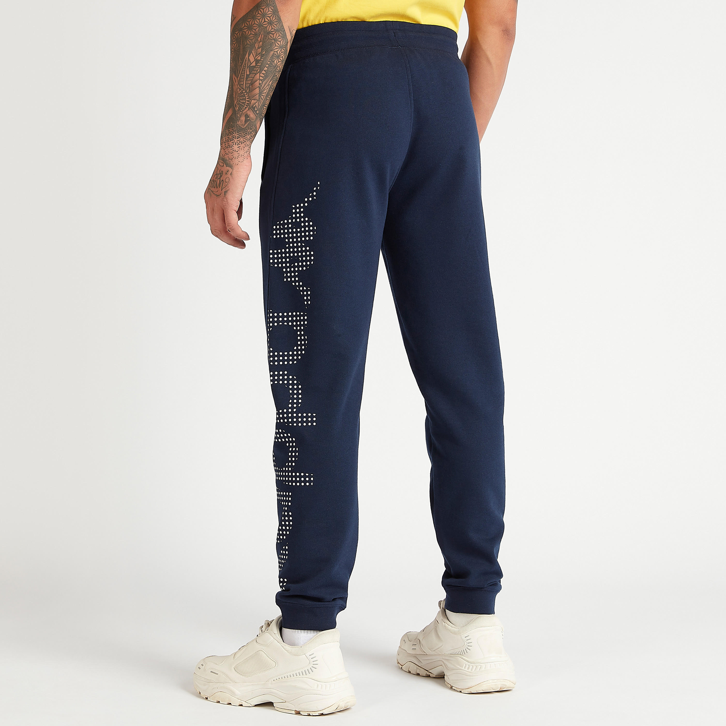 بنطلون رياضي بطبعات شعار ورباط إغلاق وجيوب من كابا-men-clothing-sportswearandactivewear-tracksuits-image-4