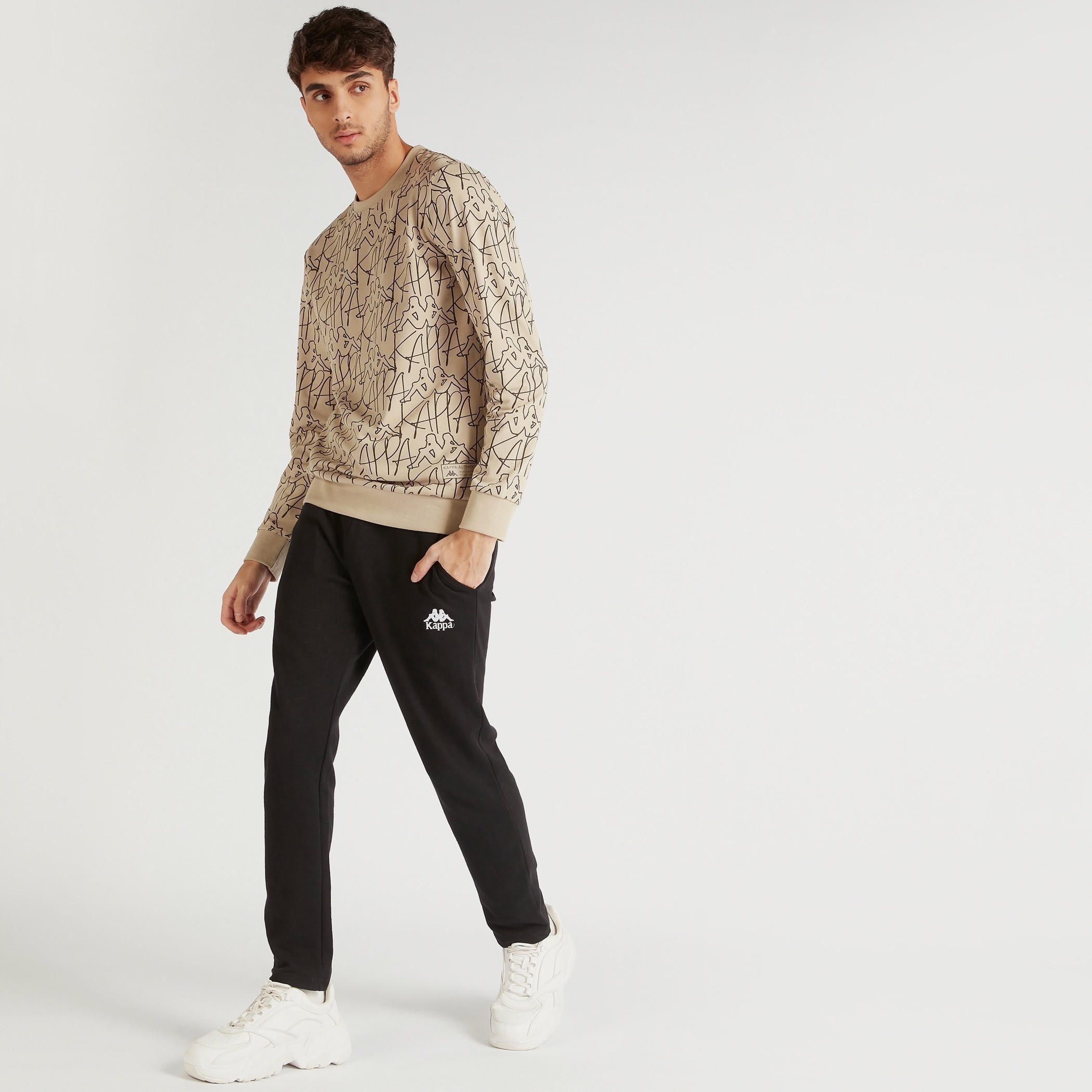 سويت شيرت بأكمام طويلة وياقة ضيّقة وطبعات بالكامل من كابا-men-winterwear-hoodiesandsweatshirts-image-3