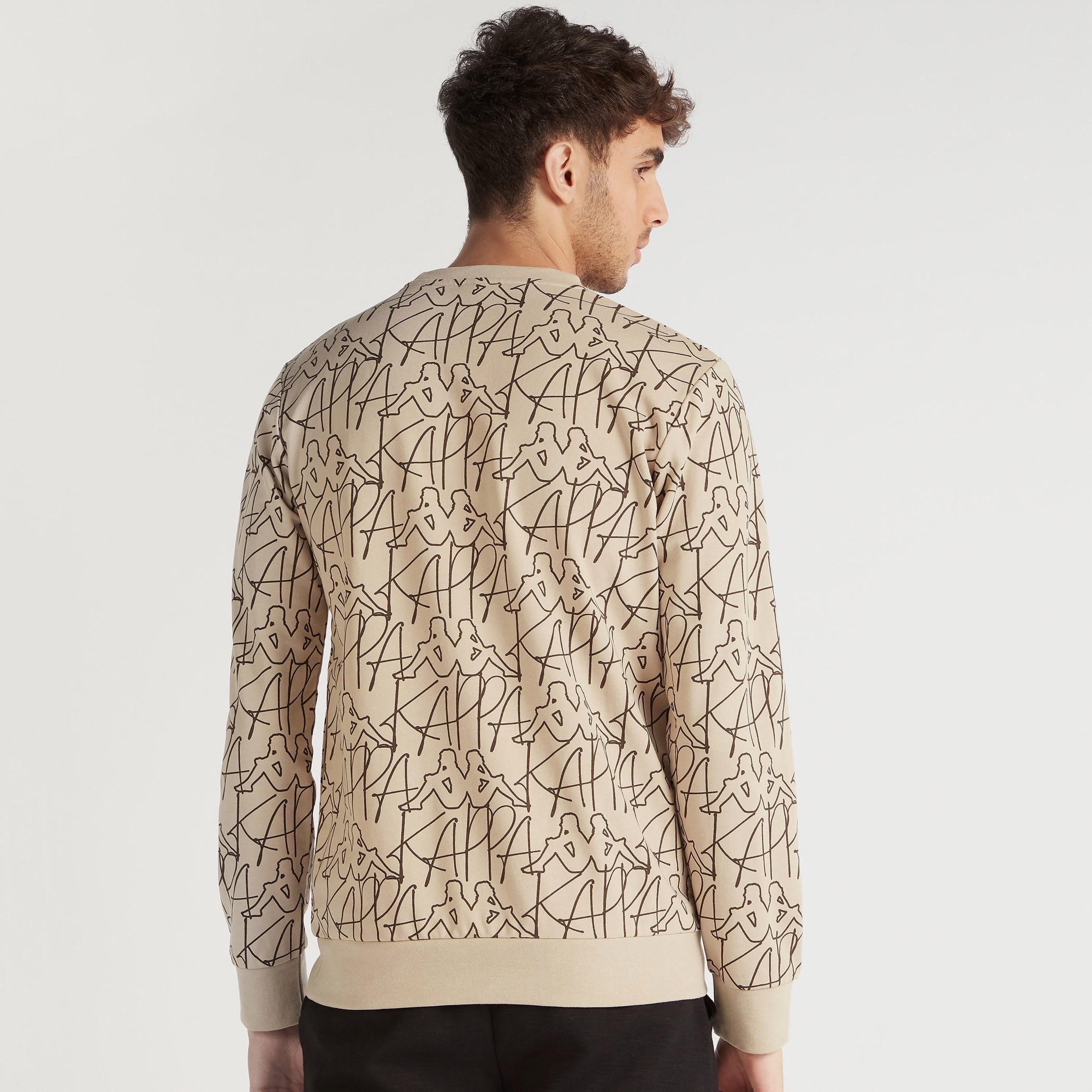 سويت شيرت بأكمام طويلة وياقة ضيّقة وطبعات بالكامل من كابا-men-winterwear-hoodiesandsweatshirts-image-4