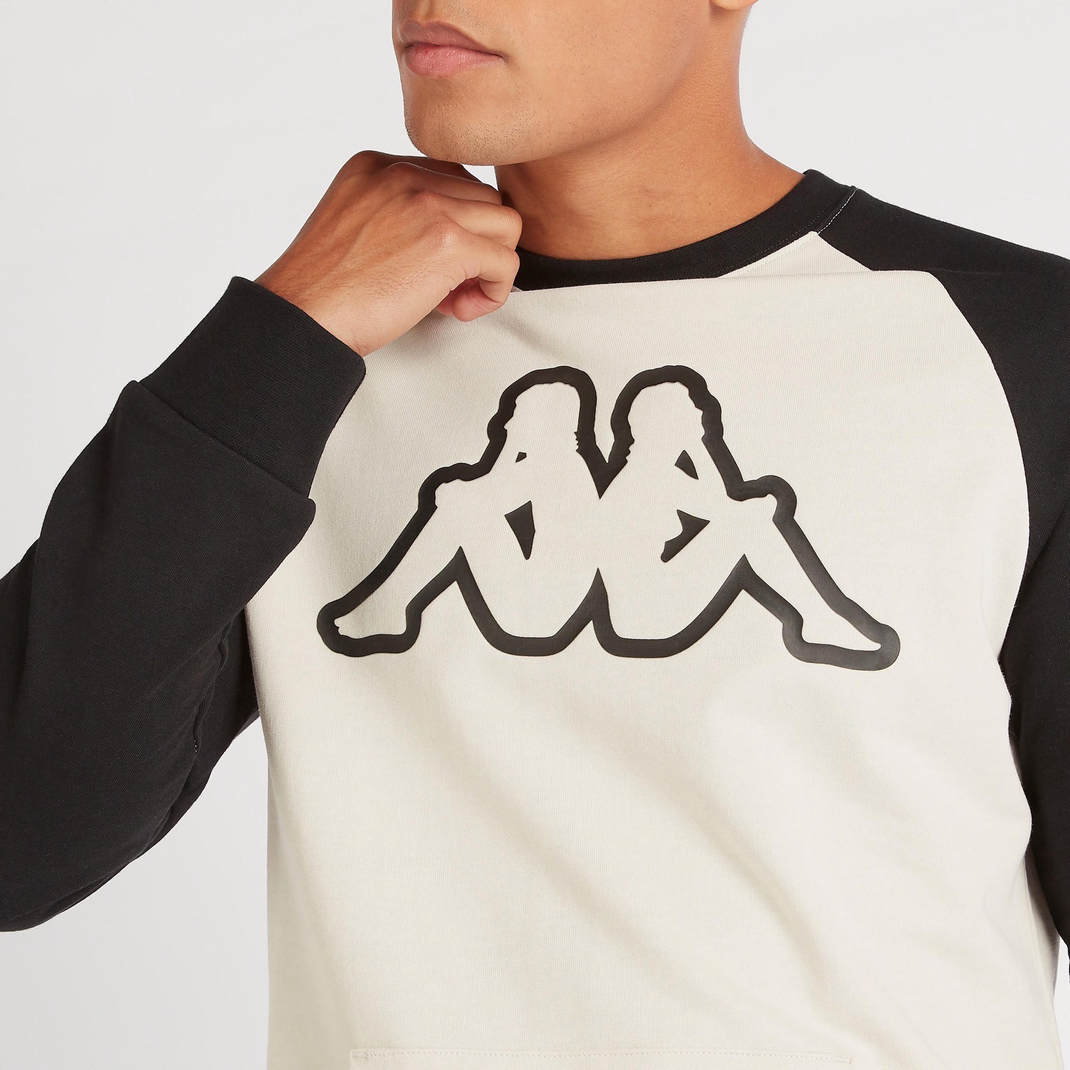 سويت شيرت بياقة ضيقة وأكمام طويلة وطبعات من كابا-men-winterwear-hoodiesandsweatshirts-image-3
