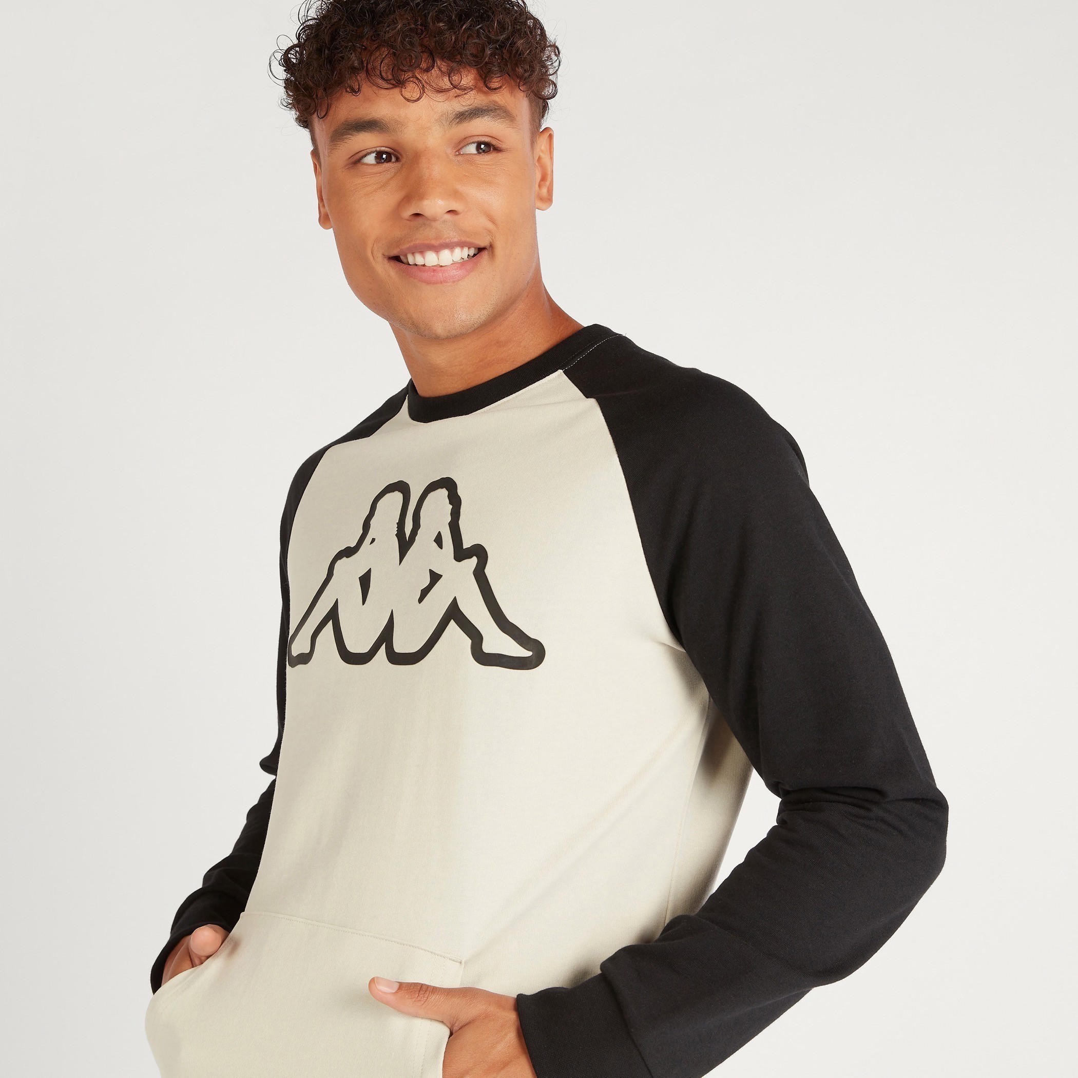 سويت شيرت بياقة ضيقة وأكمام طويلة وطبعات من كابا-men-winterwear-hoodiesandsweatshirts-image-5