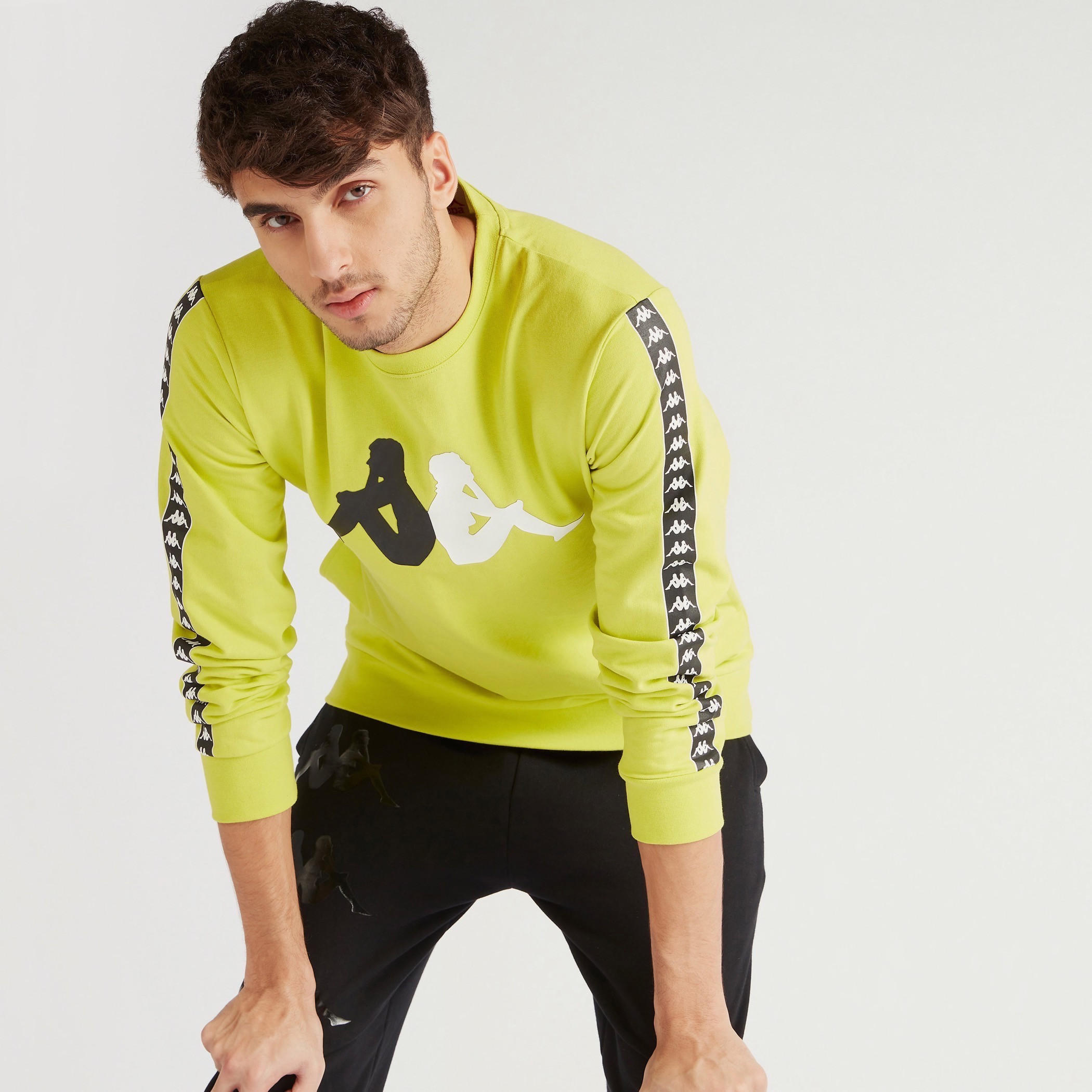 سويت شيرت بياقة ضيقة وأكمام طويلة وطبعات من كابا-men-winterwear-hoodiesandsweatshirts-image-1