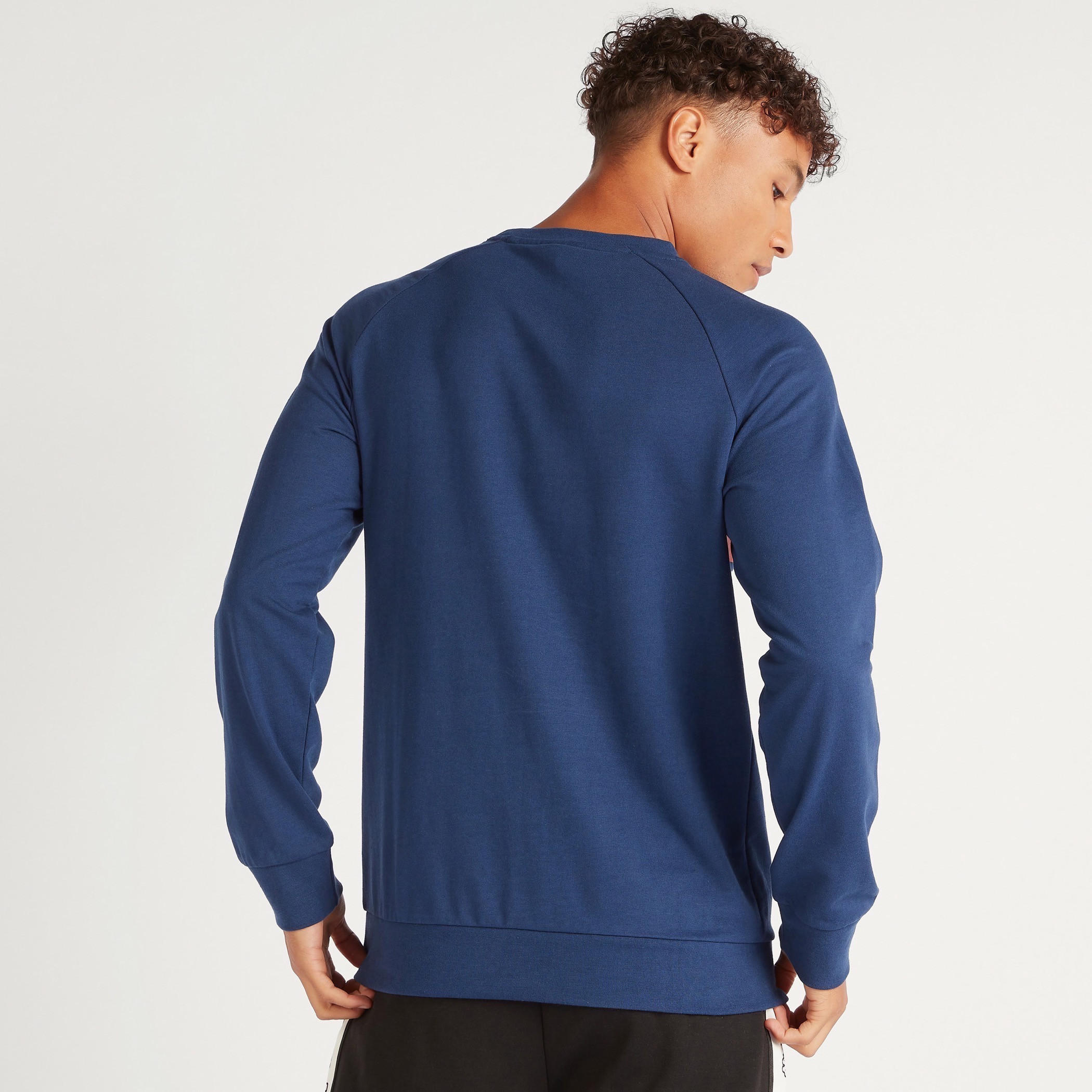 سويت شيرت بياقة ضيقة وأكمام طويلة وطبعات من كابا-men-winterwear-hoodiesandsweatshirts-image-4