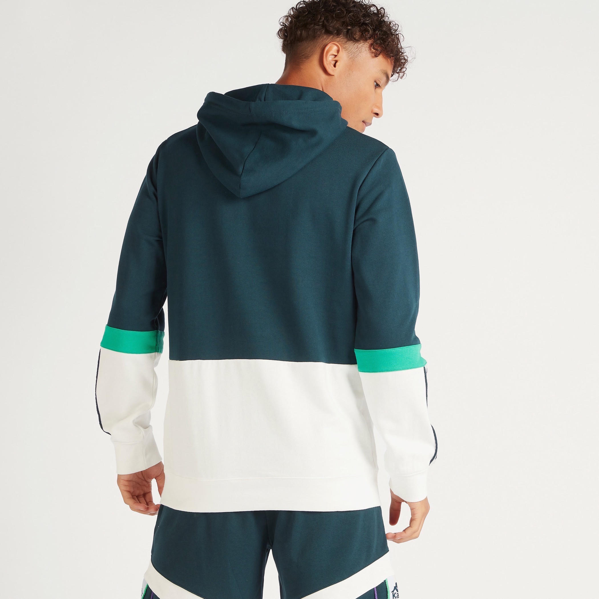 هودي بأكمام طويلة وجيوب كانجارو وطبعات من كابا-men-winterwear-hoodiesandsweatshirts-image-4